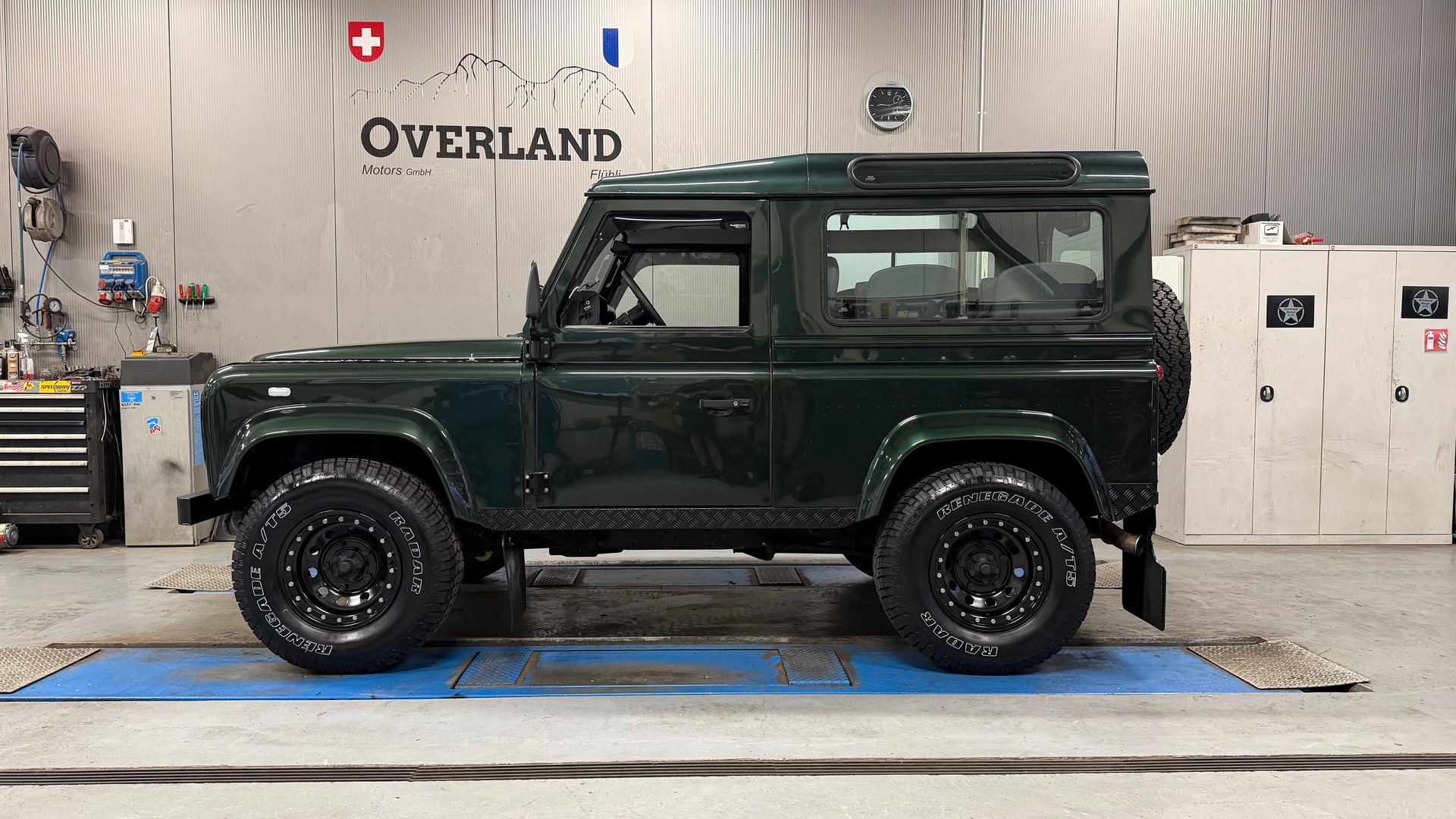 LAND ROVER Defender 90 CSW 2.5 Td5-showroom-element-1