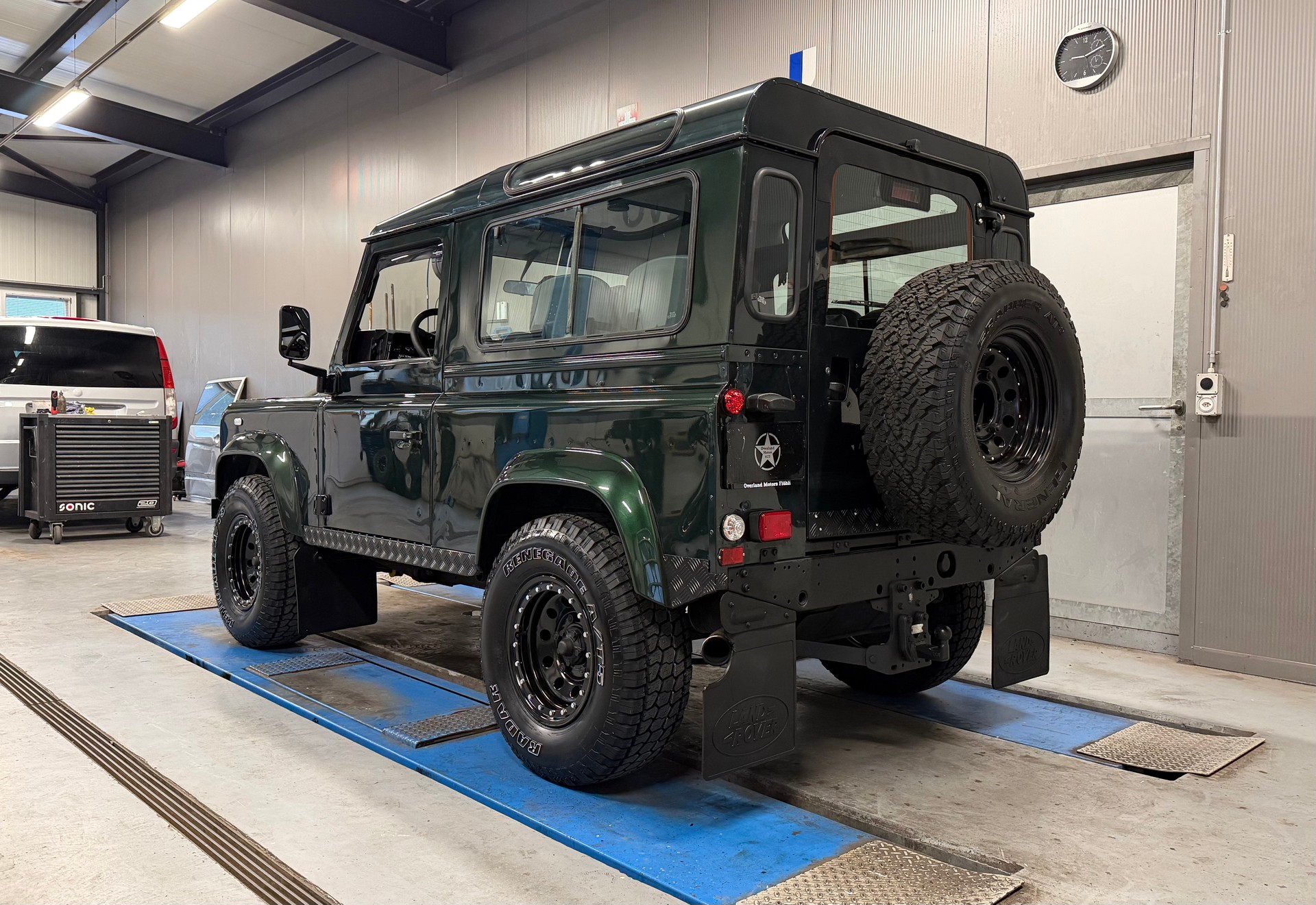 LAND ROVER Defender 90 CSW 2.5 Td5-showroom-element-2