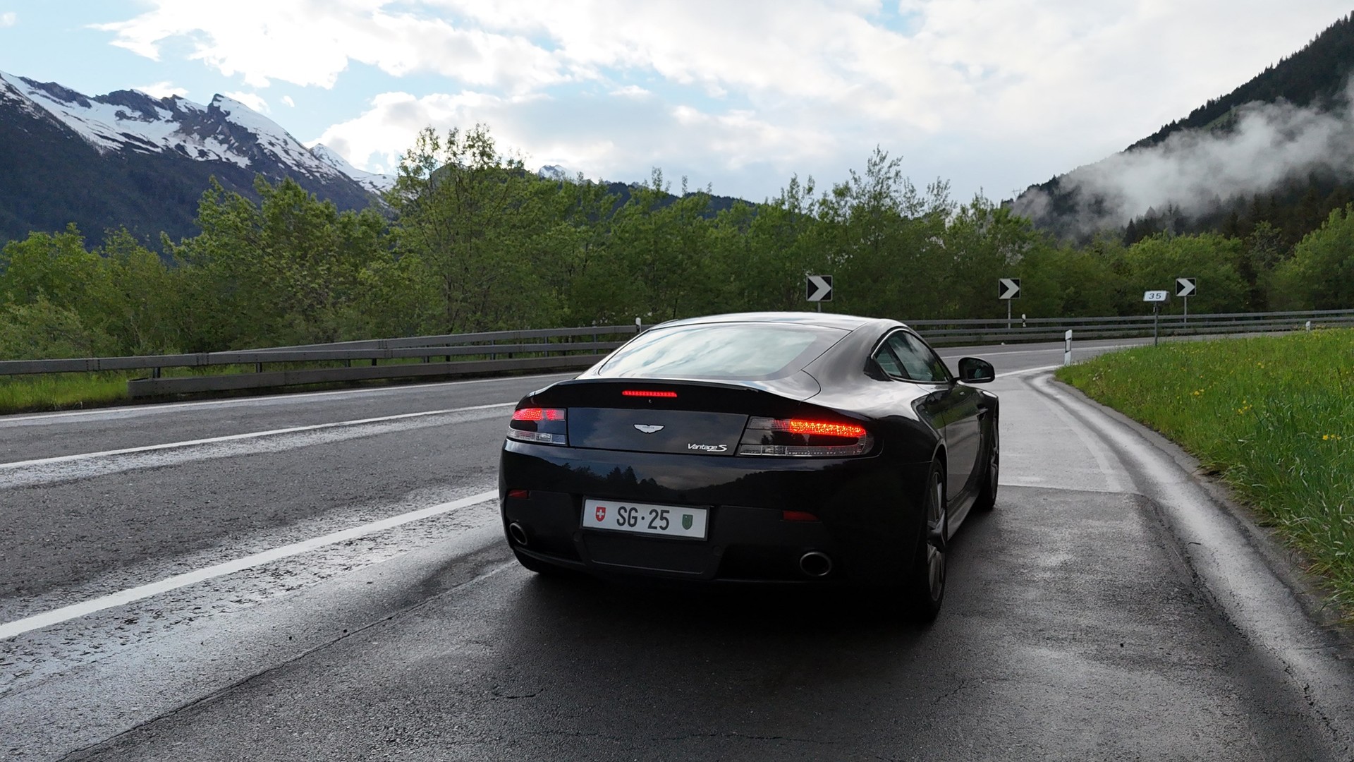 ASTON MARTIN V8 Vantage 4.7 S Sportshift-image-2
