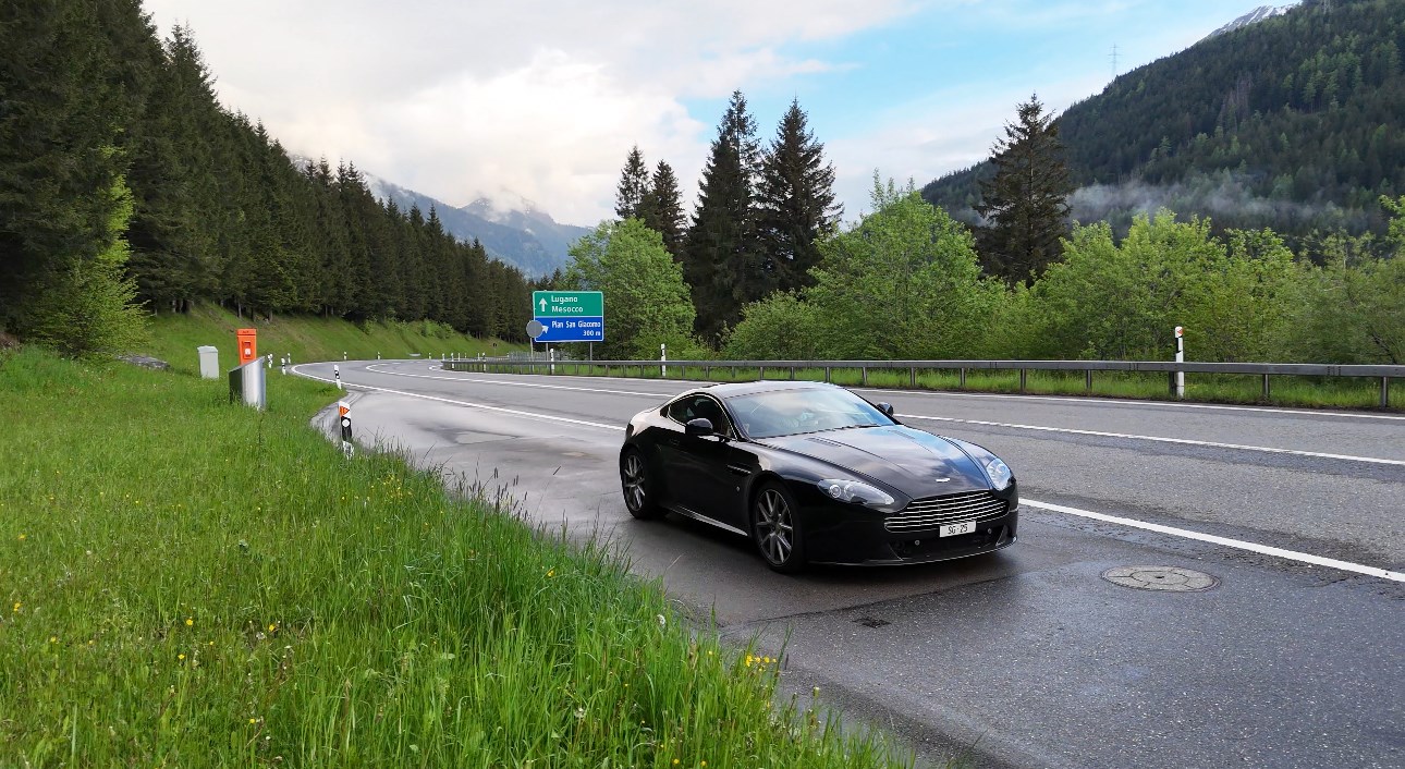 ASTON MARTIN V8 Vantage 4.7 S Sportshift-image-4