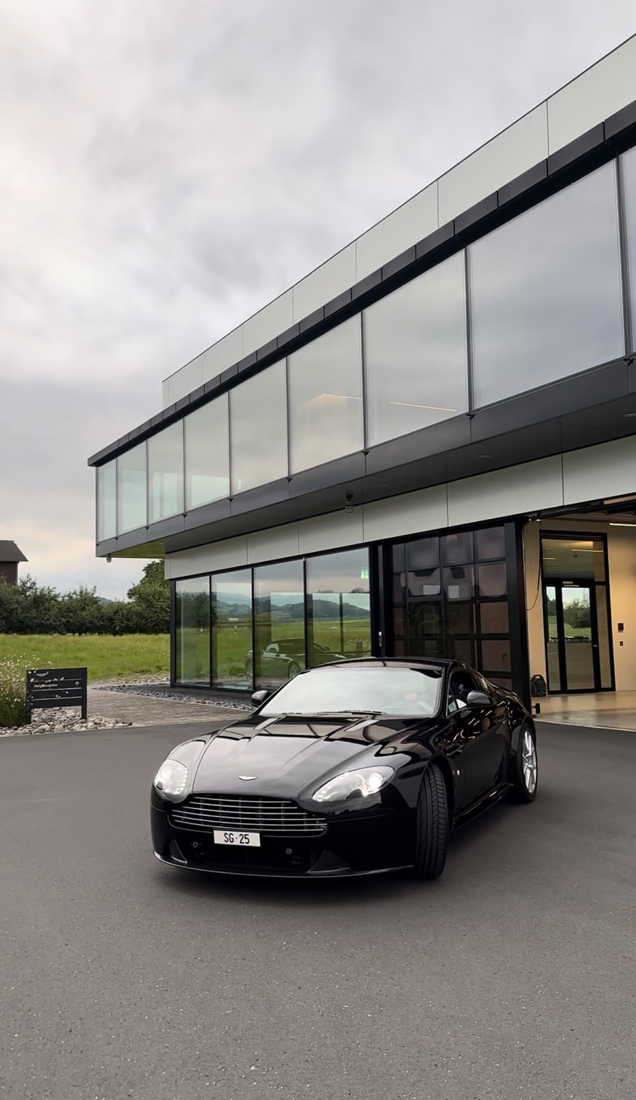 ASTON MARTIN V8 Vantage 4.7 S Sportshift-image-8