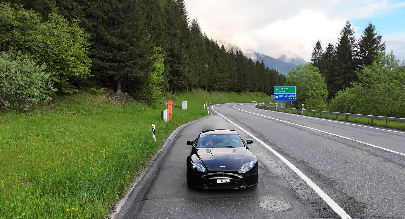 ASTON MARTIN V8 Vantage 4.7 S Sportshift-image-3