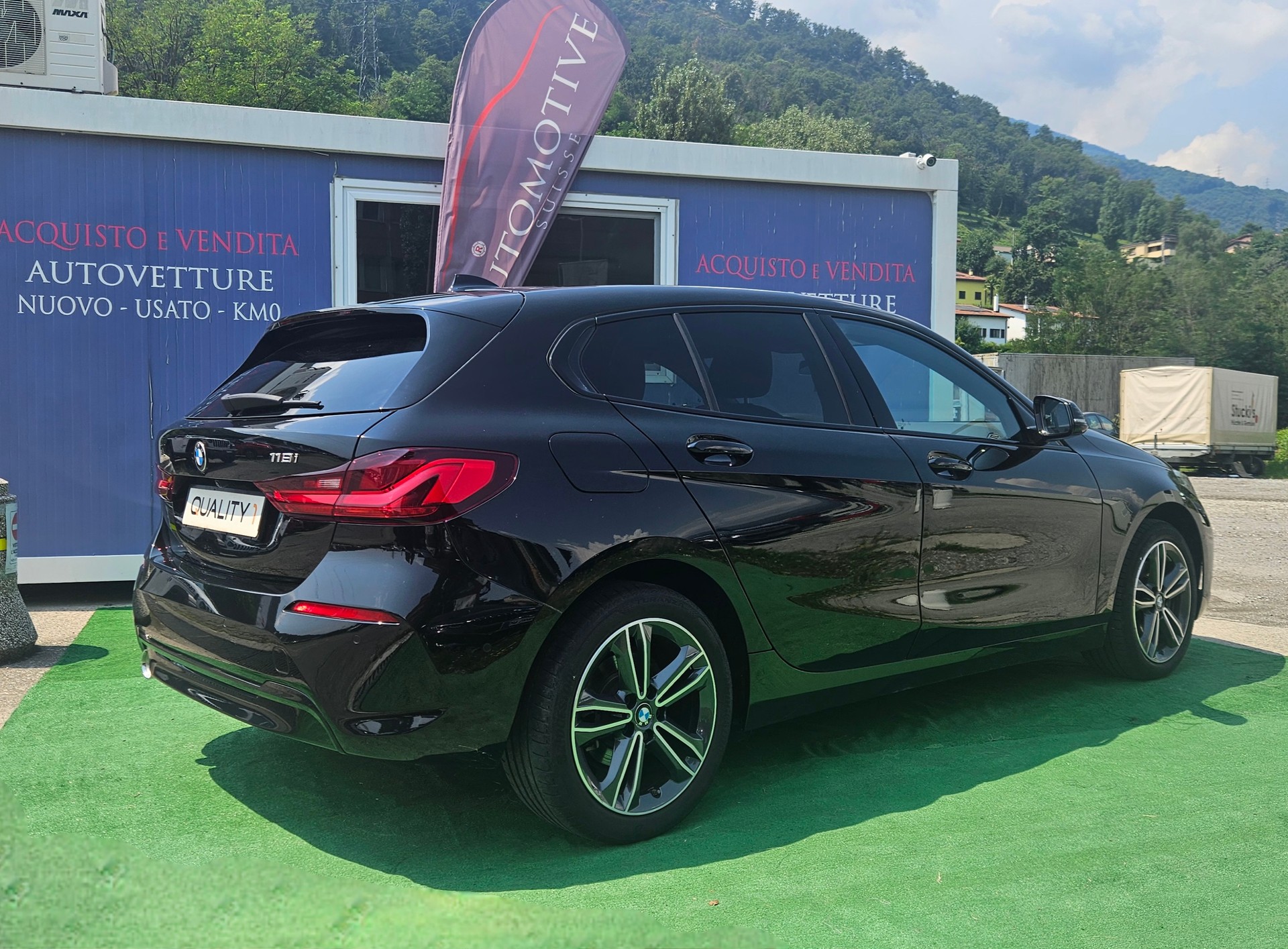 BMW 118i Sport Line Steptronic-image-2