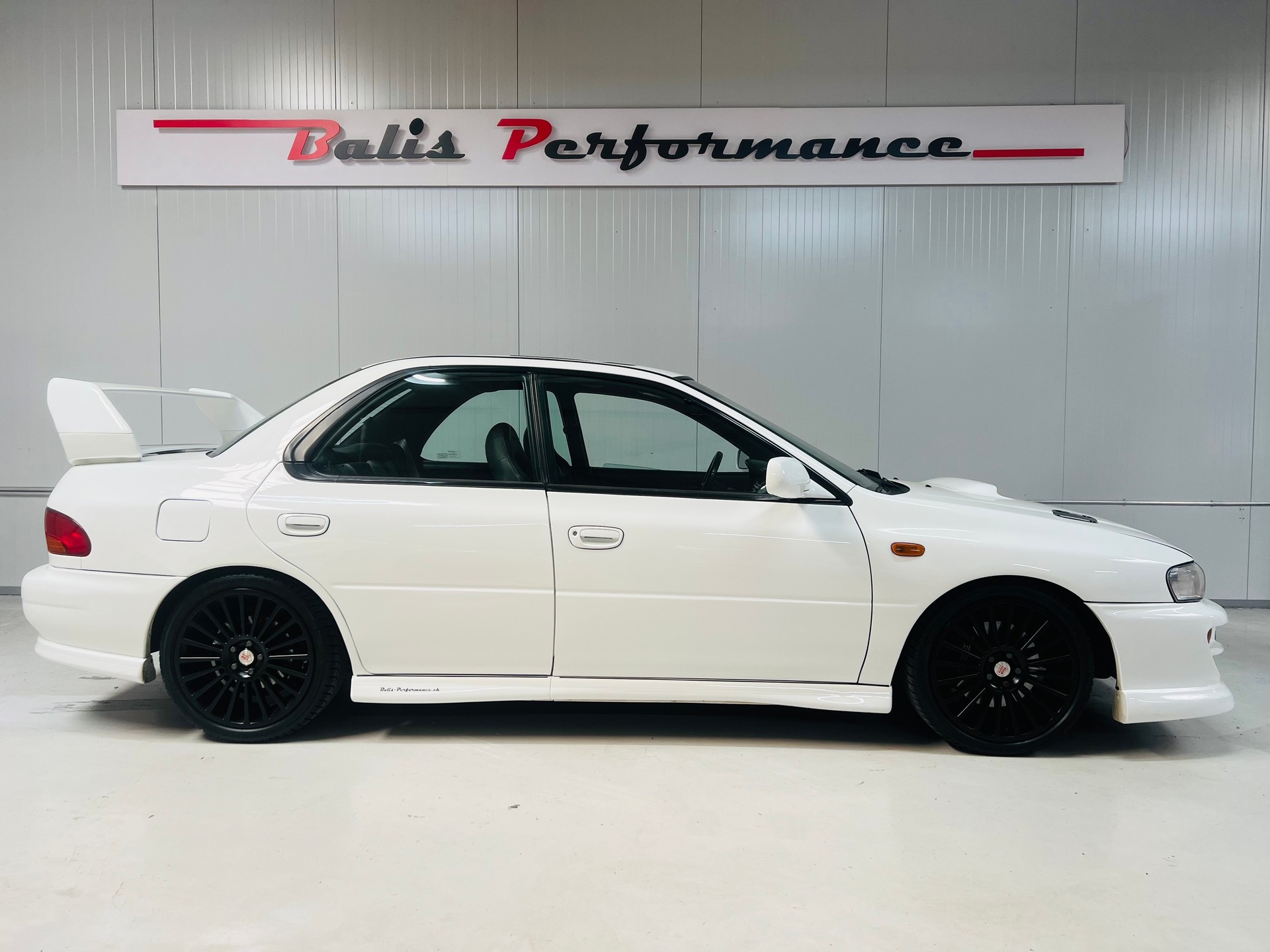 SUBARU Impreza 2.0 Turbo-image-1