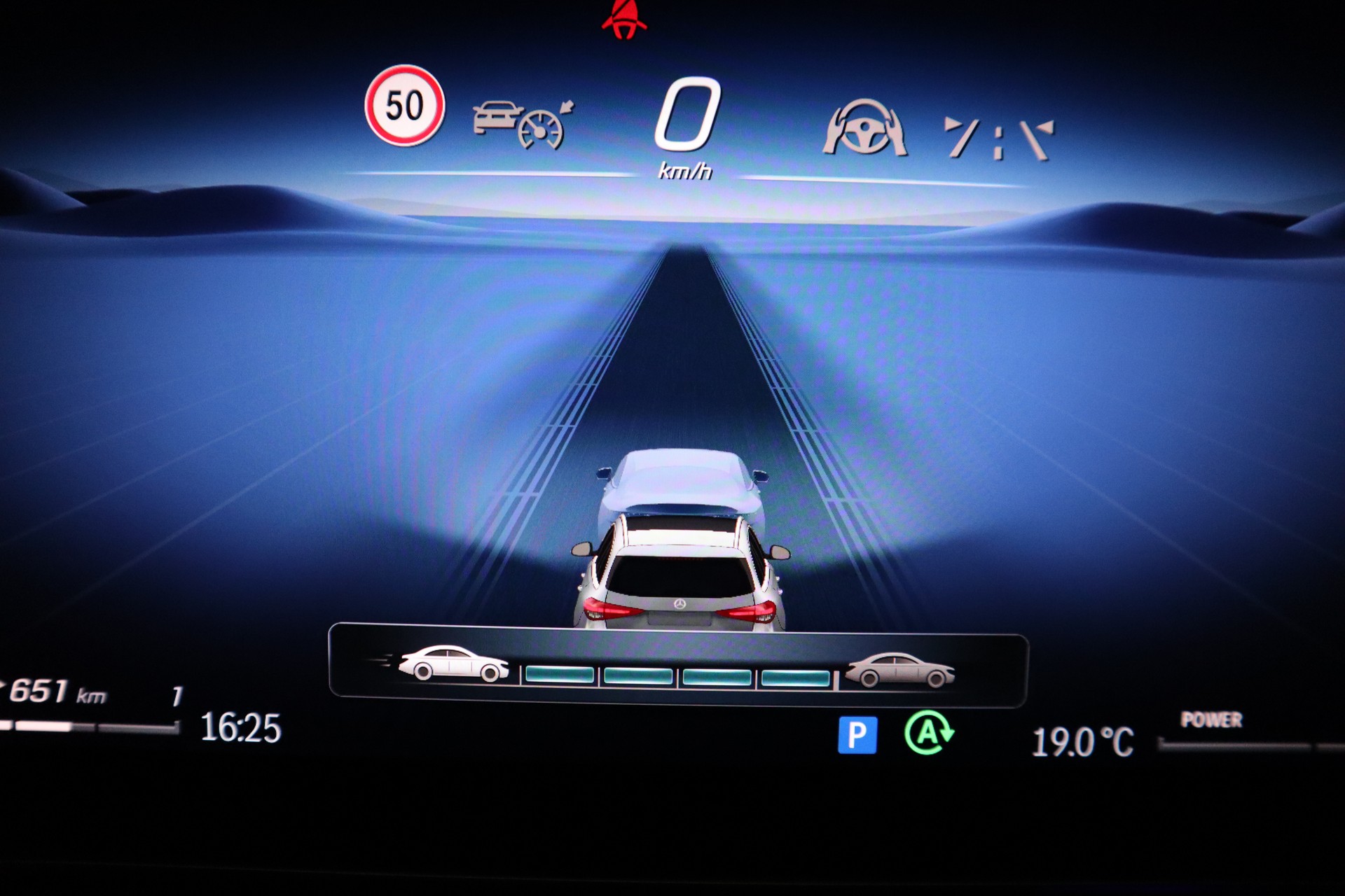 MERCEDES-BENZ C 220 d T 4Matic AMG Line-image-13