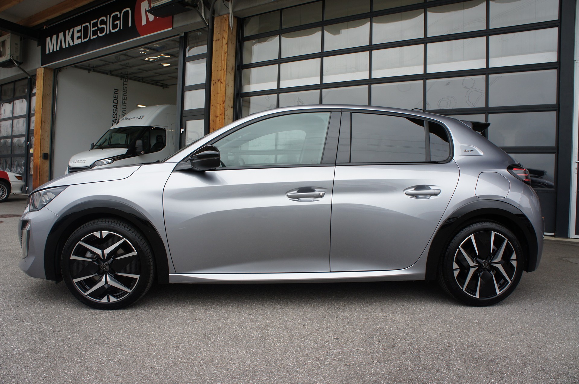 PEUGEOT 208 1.2 MHEV 145 GT-showroom-element-1