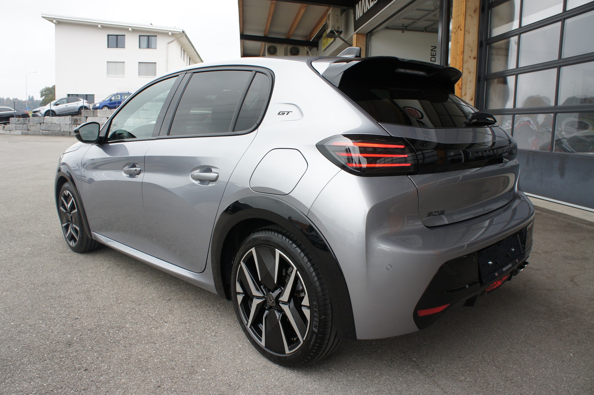PEUGEOT 208 1.2 MHEV 145 GT-showroom-element-2