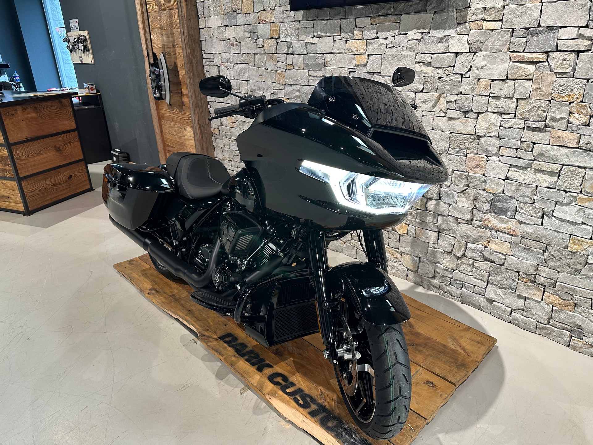 HARLEY-DAVIDSON FLTRX Road Glide-showroom-element-1