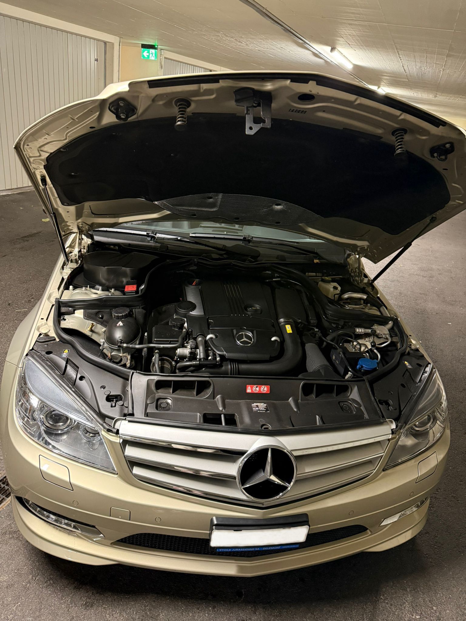 MERCEDES-BENZ C 180 CGI BlueEfficiency Avantgarde Automatic-image-3