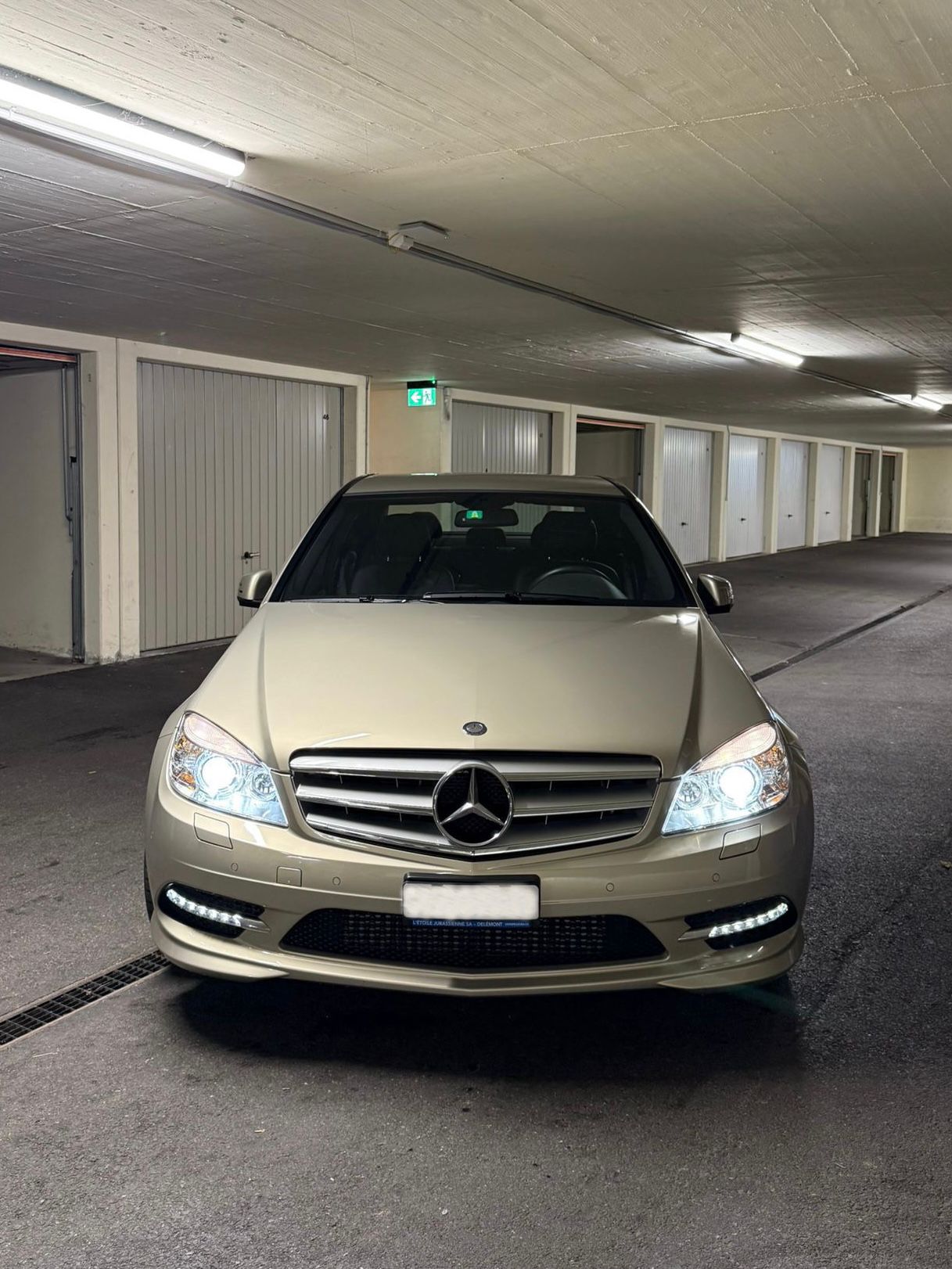 MERCEDES-BENZ C 180 CGI BlueEfficiency Avantgarde Automatic-image-1
