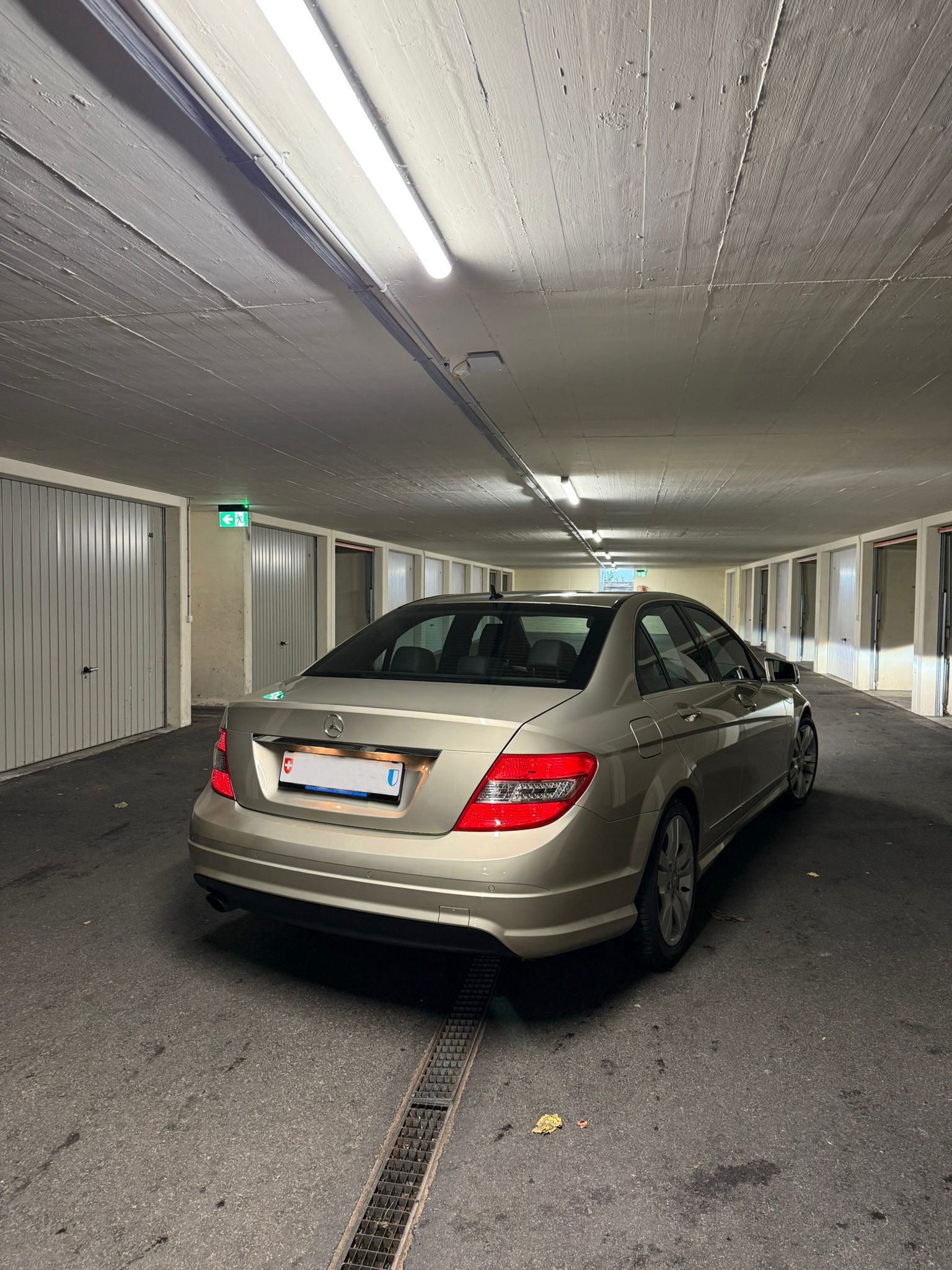 MERCEDES-BENZ C 180 CGI BlueEfficiency Avantgarde Automatic-image-2