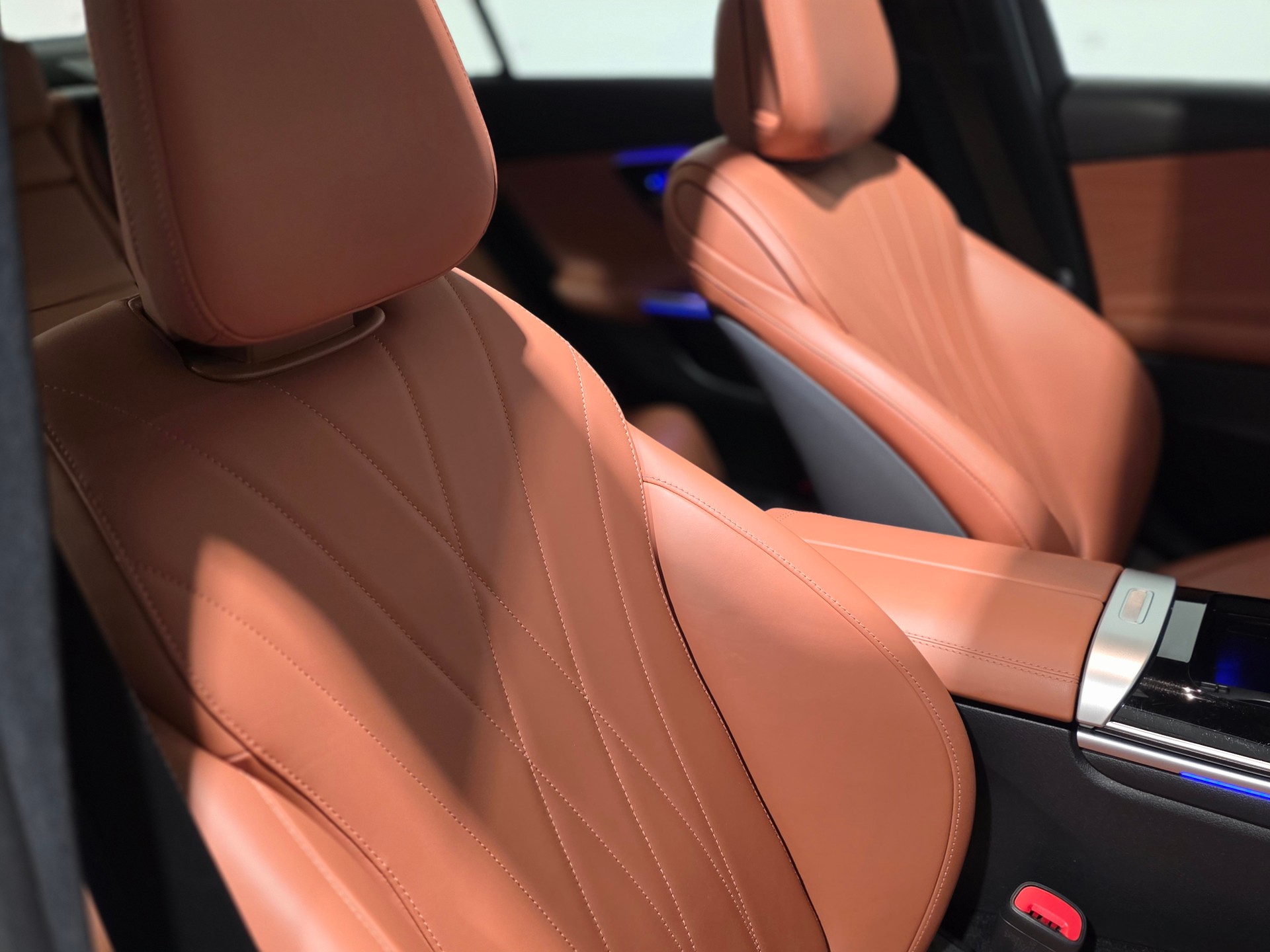 MERCEDES-BENZ C 300e 4Matic AMG Line-image-21