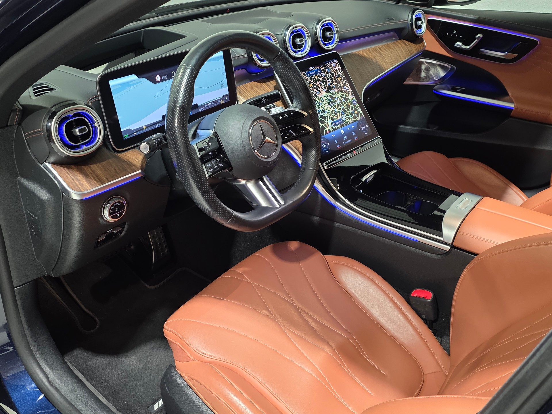 MERCEDES-BENZ C 300e 4Matic AMG Line-image-6