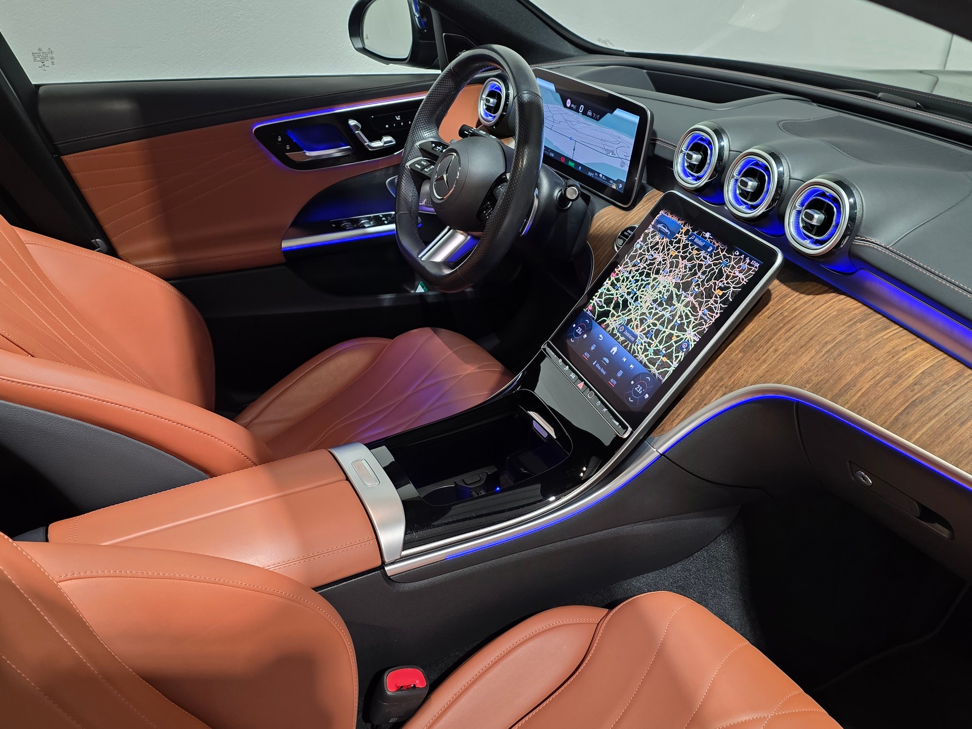 MERCEDES-BENZ C 300e 4Matic AMG Line-image-24