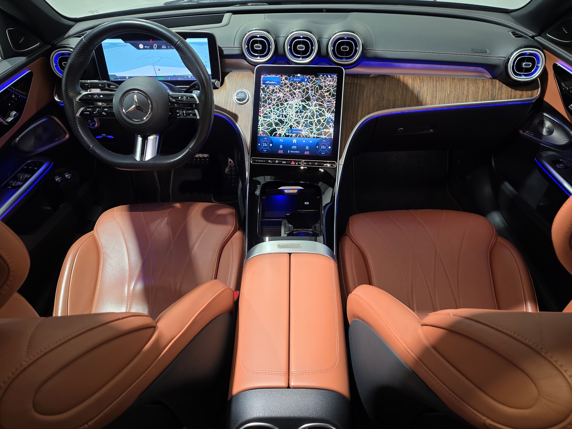 MERCEDES-BENZ C 300e 4Matic AMG Line-image-4