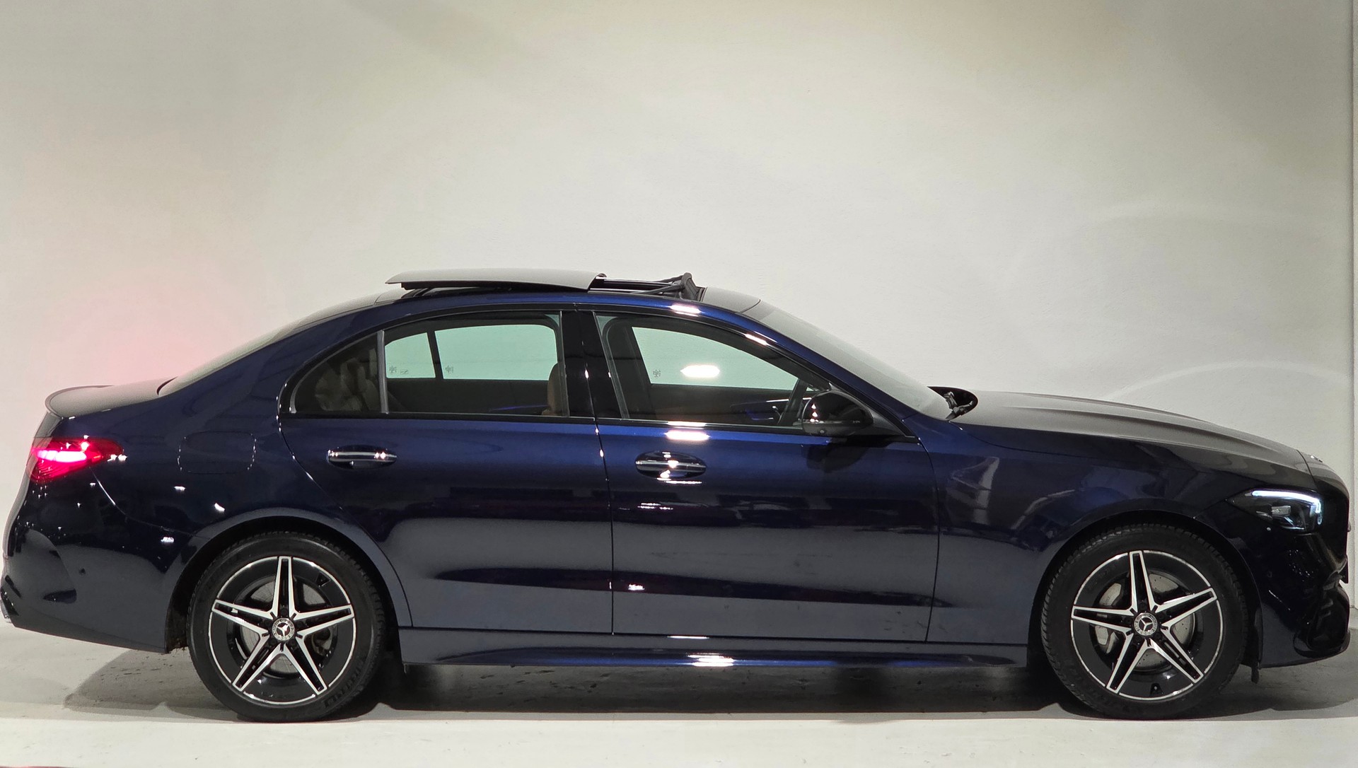 MERCEDES-BENZ C 300e 4Matic AMG Line-image-30