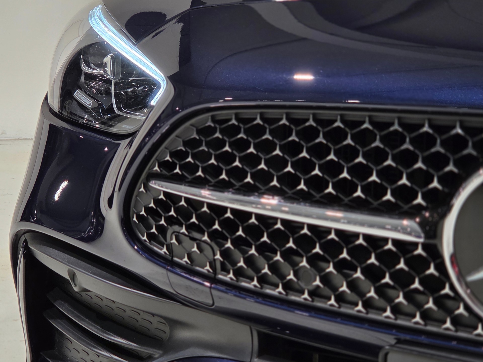 MERCEDES-BENZ C 300e 4Matic AMG Line-image-26