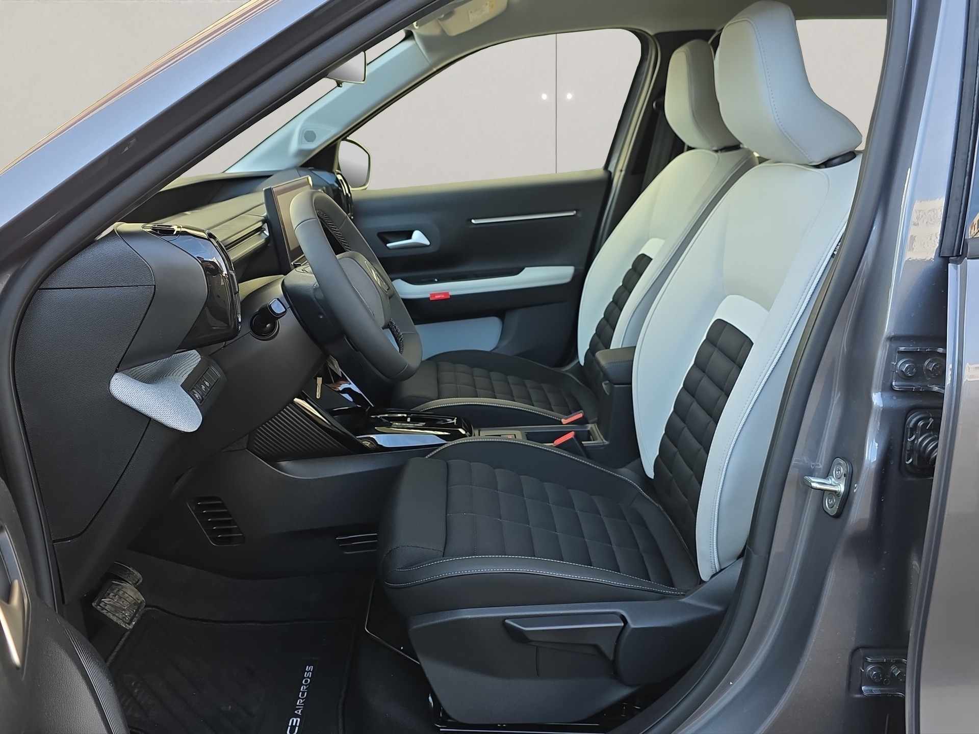 CITROEN C3 Aircross 1.2 MHEV Plus-image-12