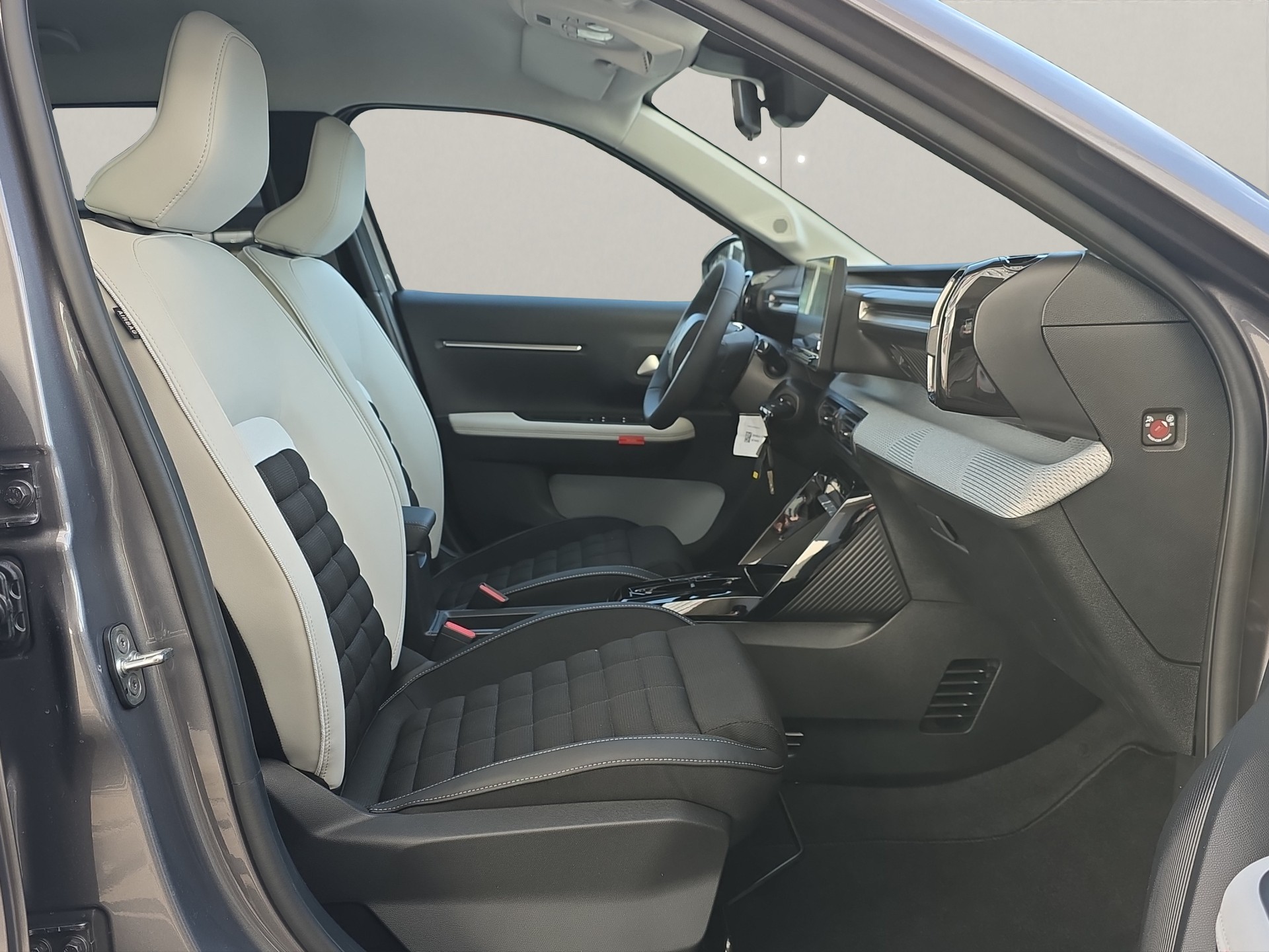 CITROEN C3 Aircross 1.2 MHEV Plus-image-4