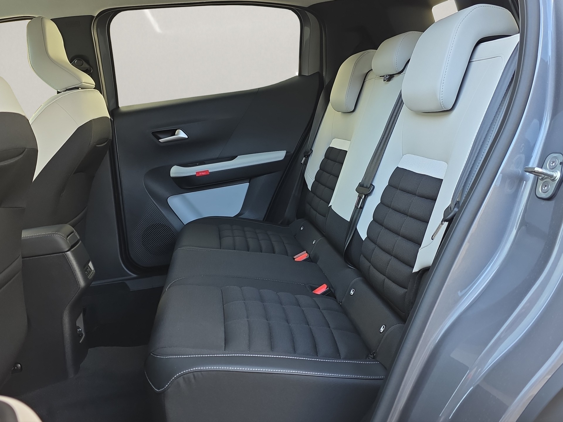CITROEN C3 Aircross 1.2 MHEV Plus-image-11