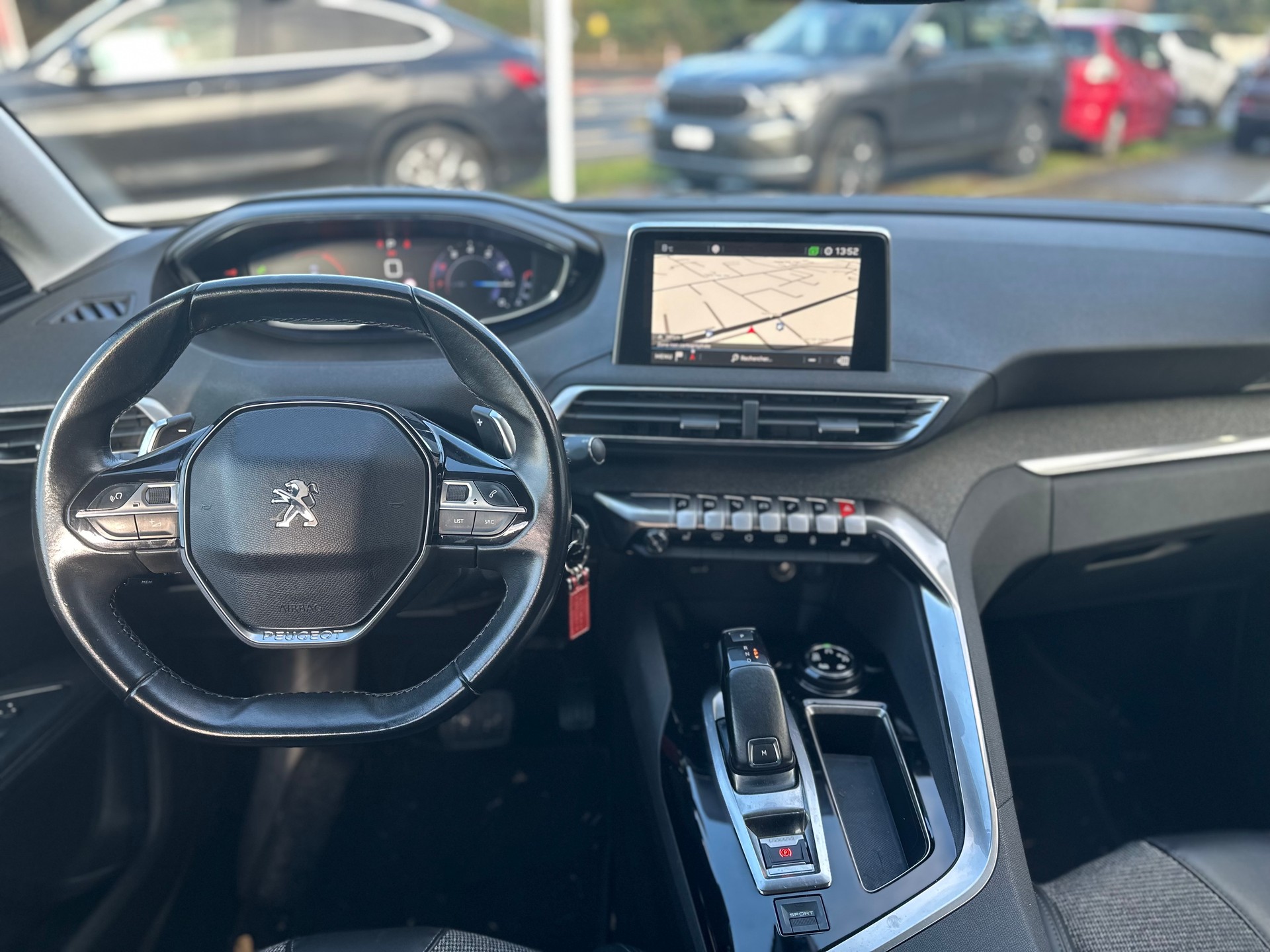PEUGEOT 5008 1.6 THP Allure EAT-image-10