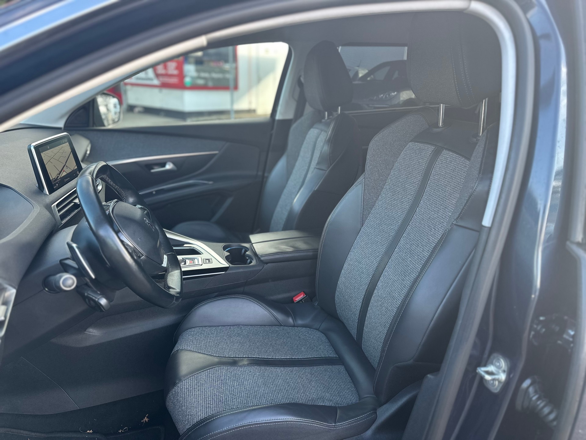 PEUGEOT 5008 1.6 THP Allure EAT-image-11