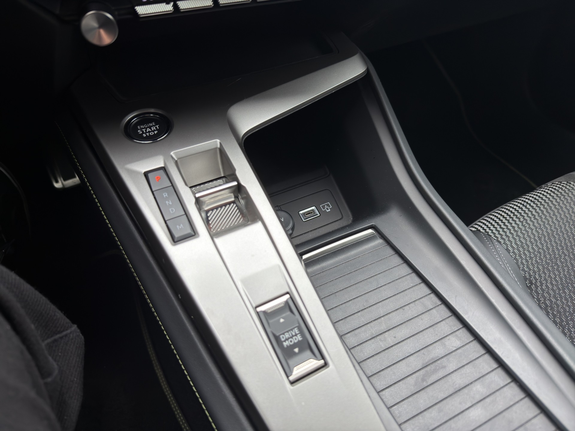 PEUGEOT 308 1.2 PureTech GT-image-24