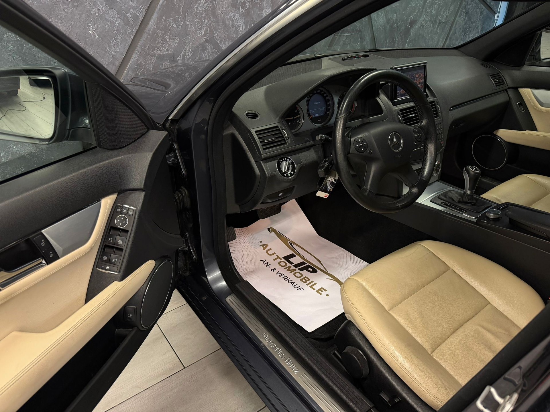 MERCEDES-BENZ C 350 CDI (320 CDI) Avantgarde 4Matic 7G-Tronic-image-10