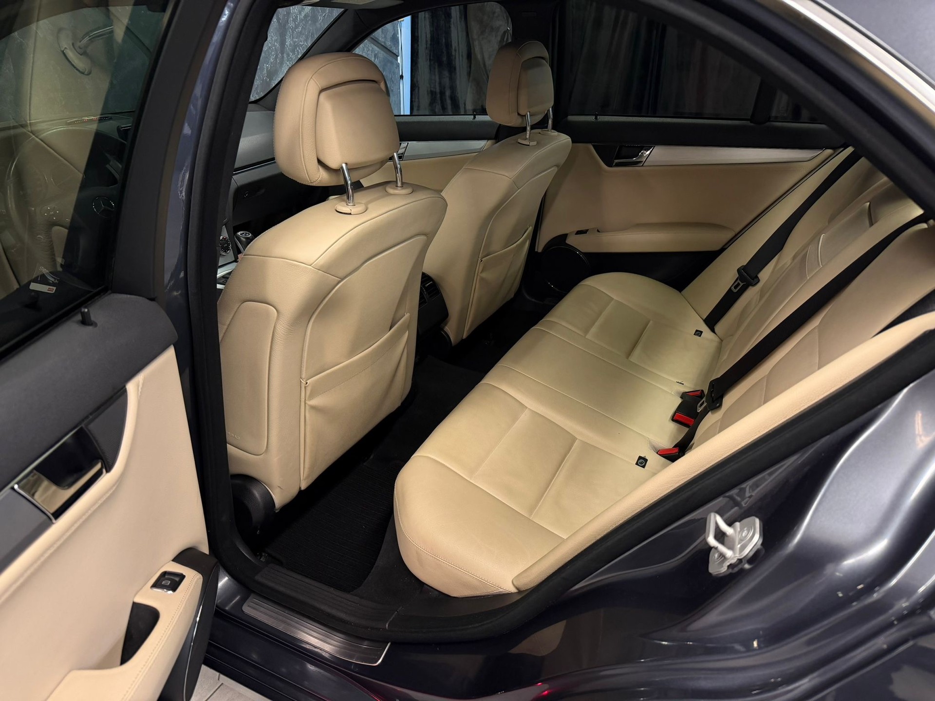 MERCEDES-BENZ C 350 CDI (320 CDI) Avantgarde 4Matic 7G-Tronic-image-12