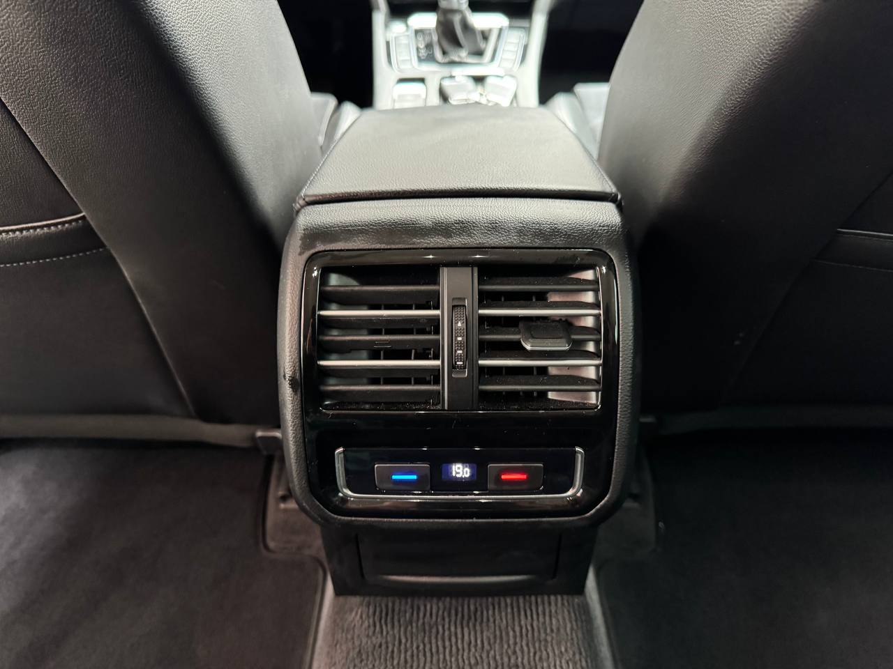 VW Passat Variant 2.0 TDI SCR BMT Highline DSG-image-13