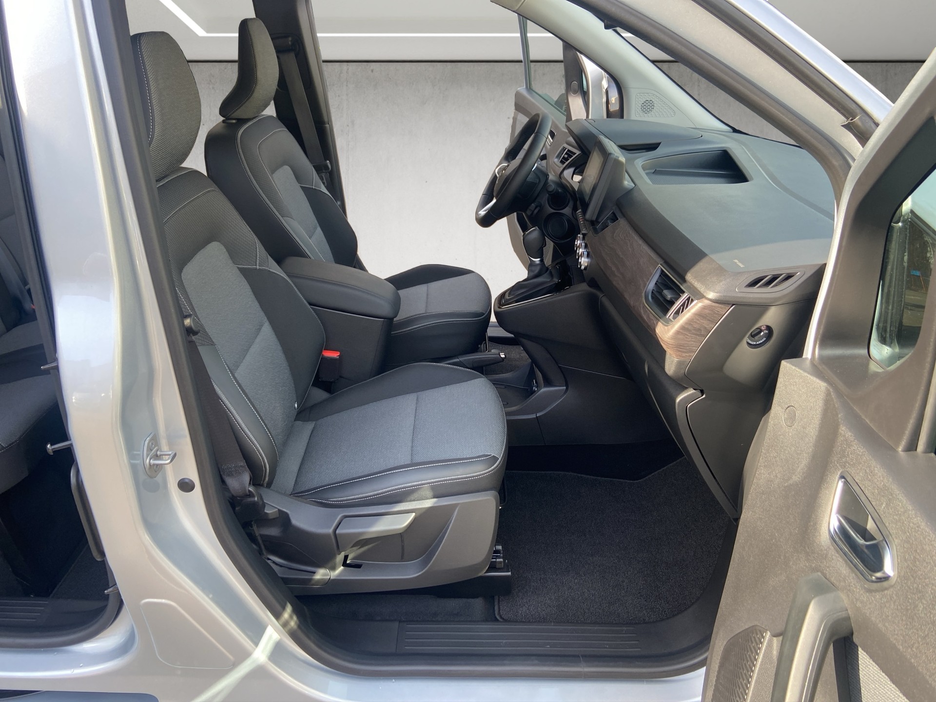 RENAULT Kangoo 1.3 TCe 130 PF Techno EDC-image-11