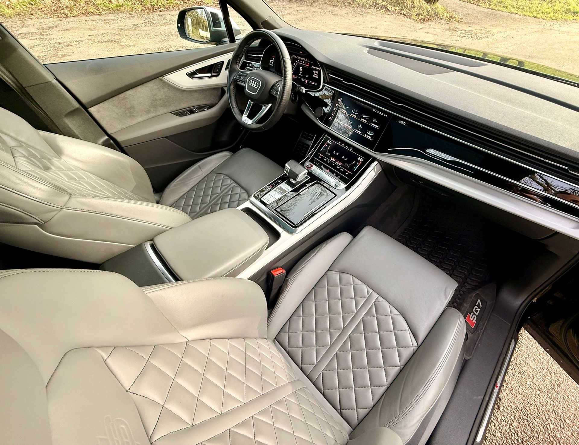 AUDI SQ7 TFSI quattro tiptronic-image-23
