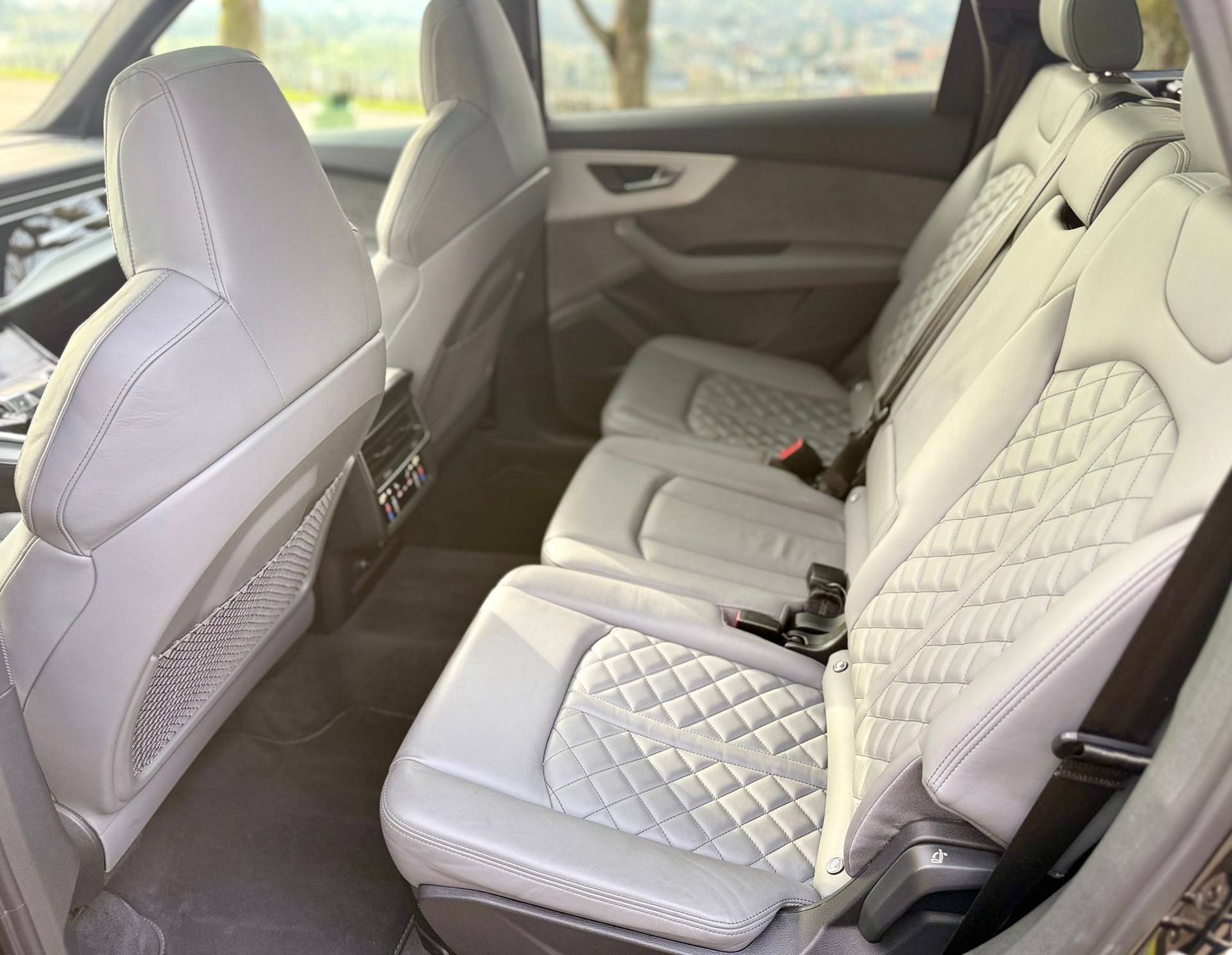 AUDI SQ7 TFSI quattro tiptronic-image-28