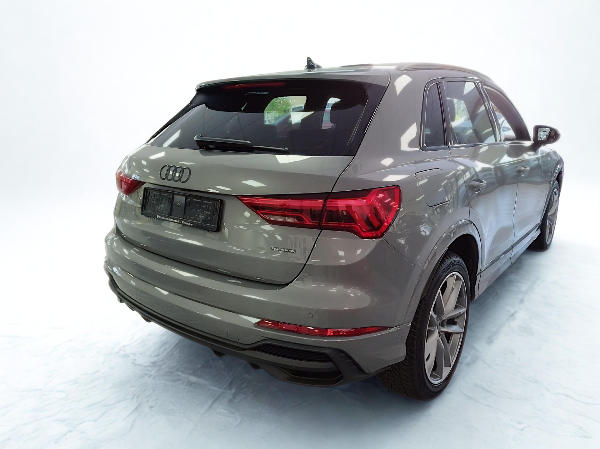 AUDI Q3 Sportback 40 TDI S line quattro S-tronic-image-5