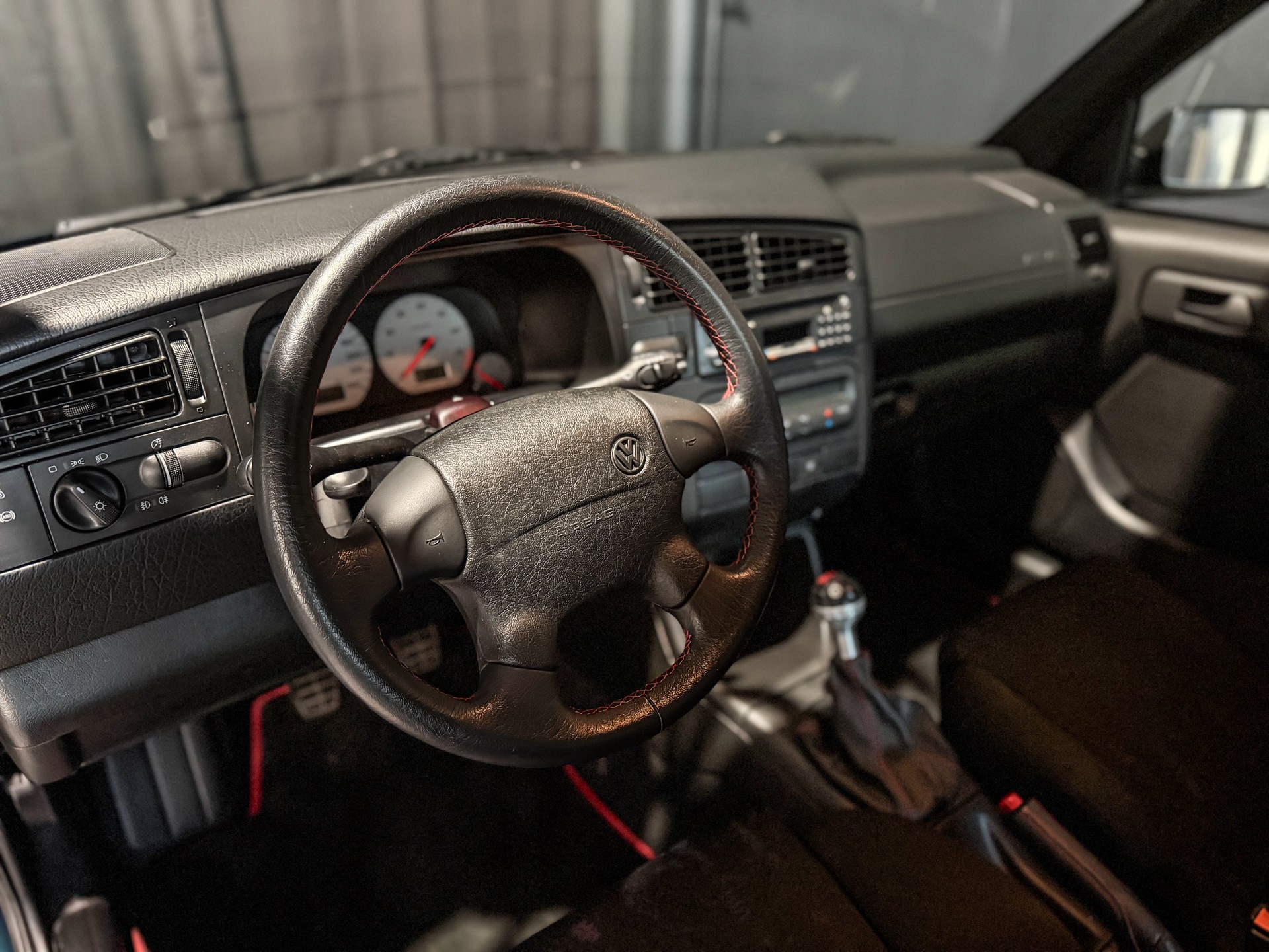 VW Golf 2000 GTI 16V Edition-image-9