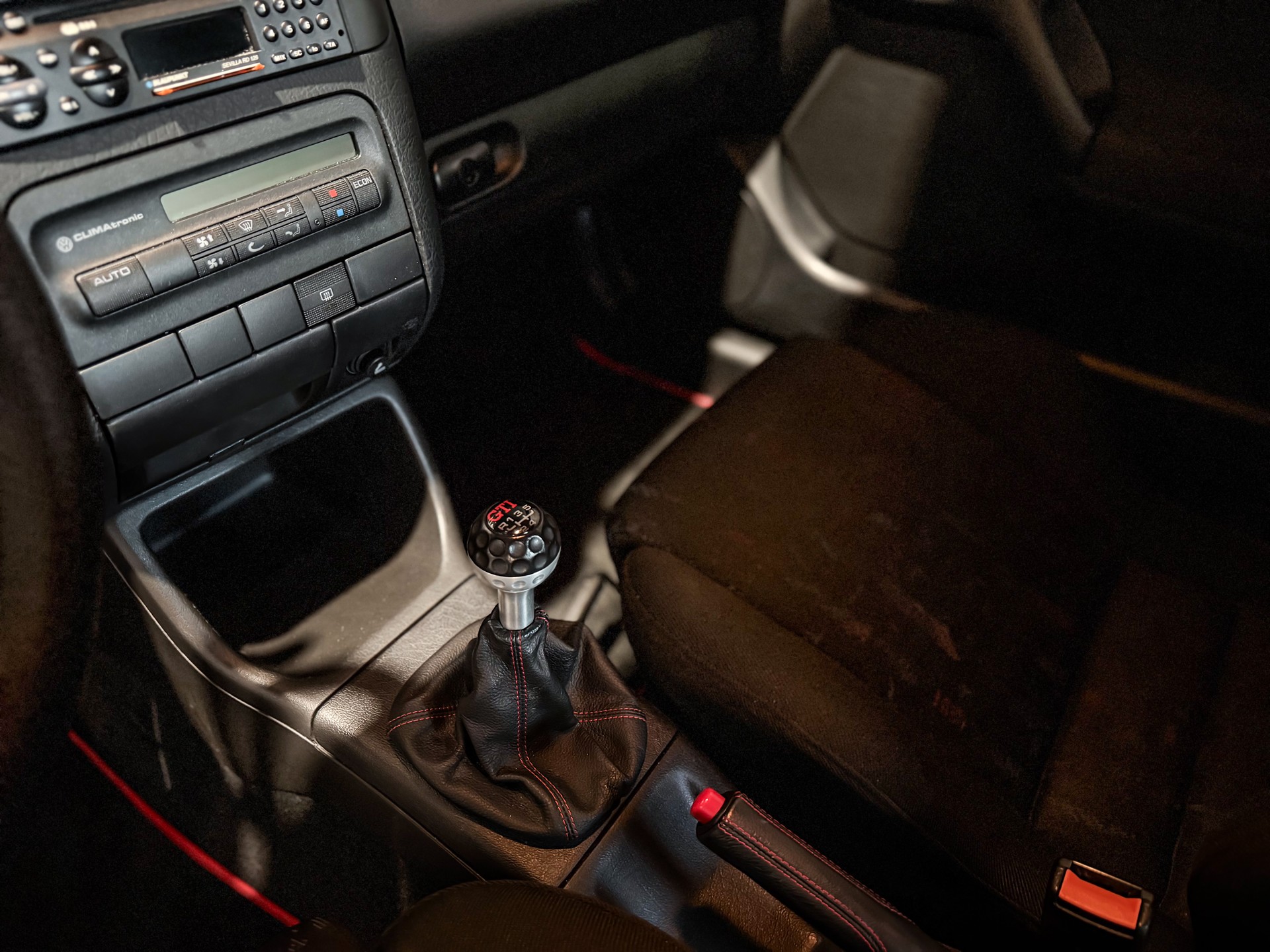 VW Golf 2000 GTI 16V Edition-image-10