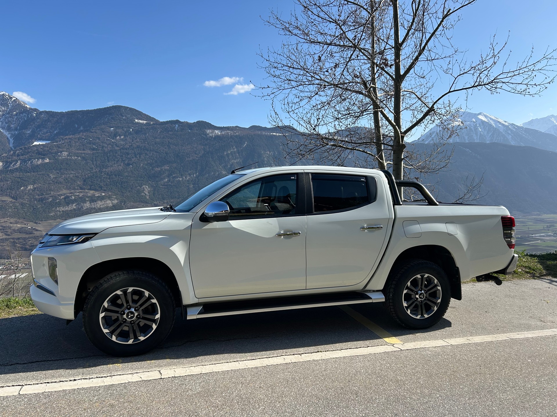 MITSUBISHI L 200 2.2 Diamond Double Cab Automat-image-1