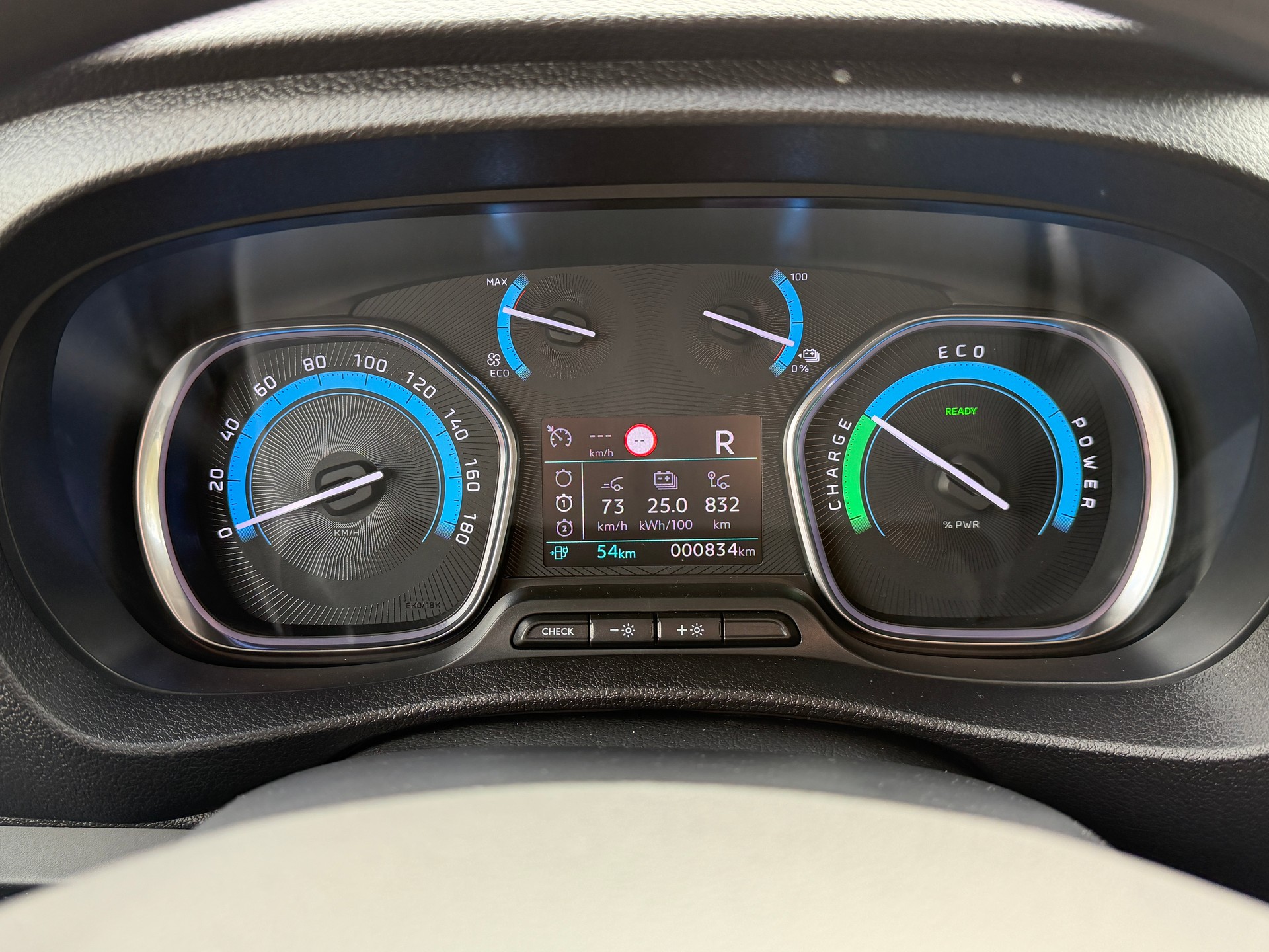 PEUGEOT e-Expert Kaw. Standard 75 kWh L3-image-13