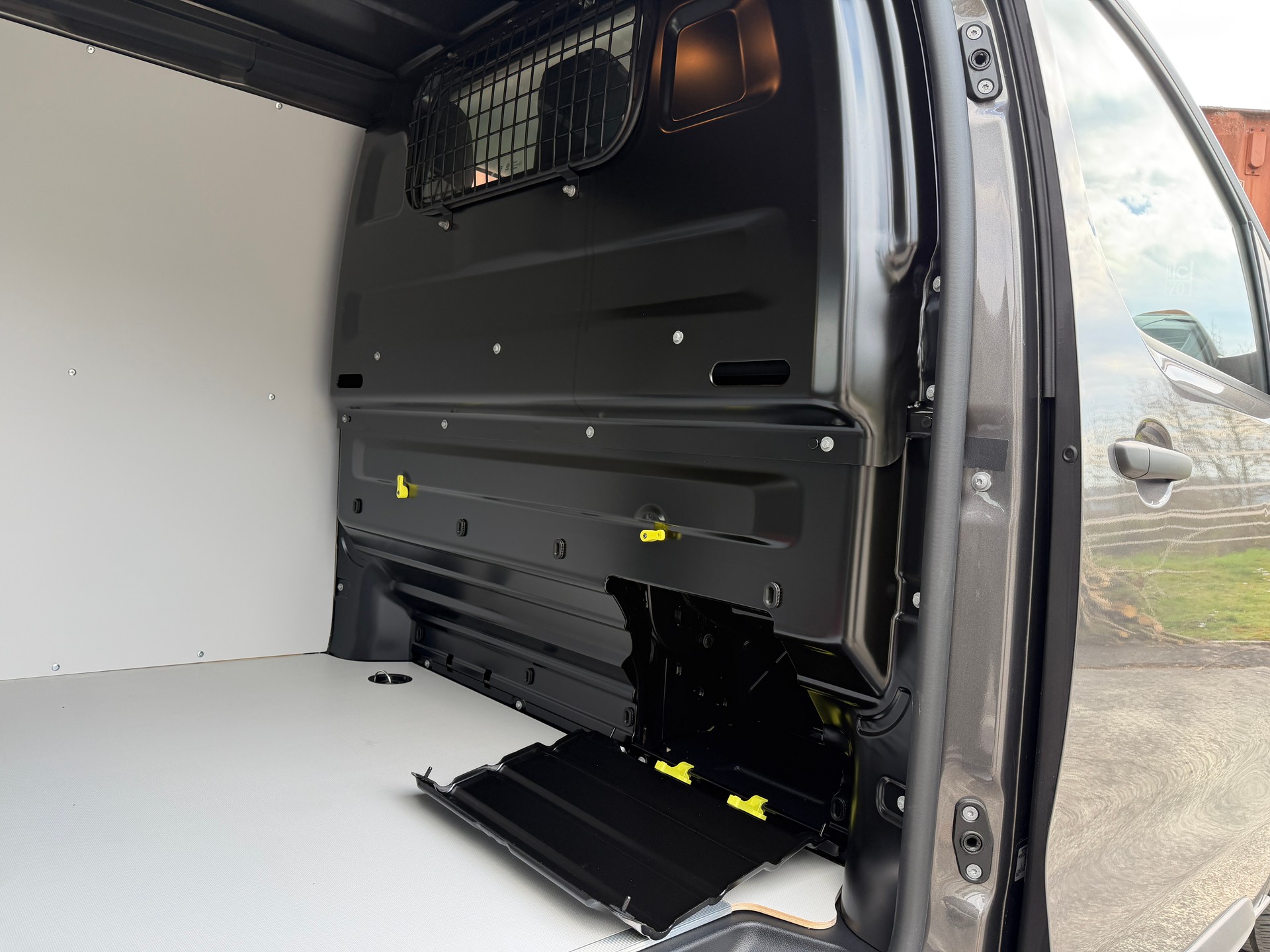 PEUGEOT e-Expert Kaw. Standard 75 kWh L3-image-9