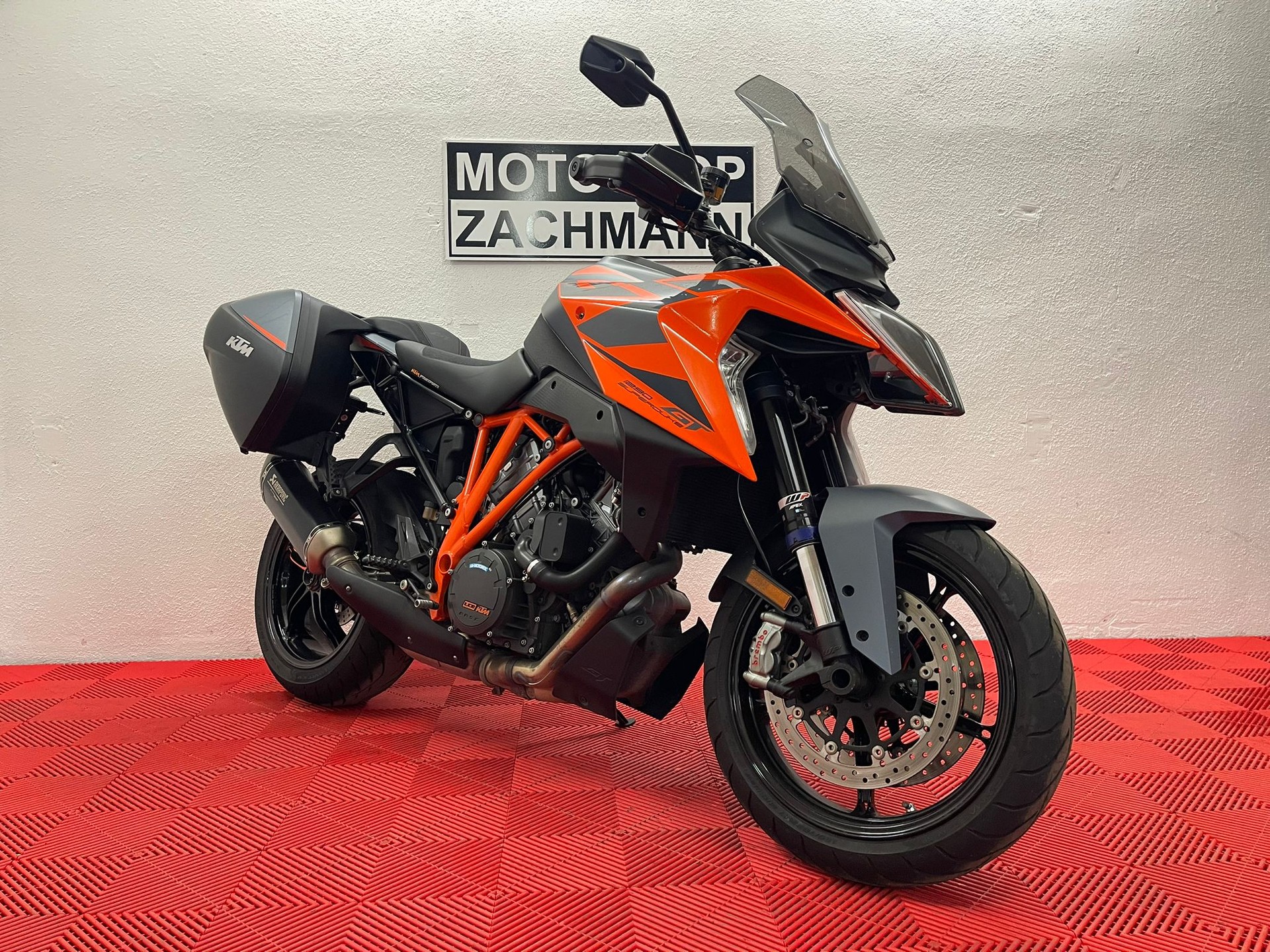 KTM 1290 Super Duke GT-image-1