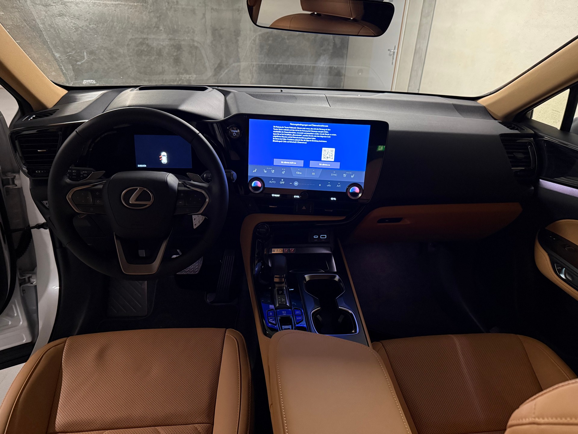 LEXUS NX 450h+ E-FOUR Comfort-image-7