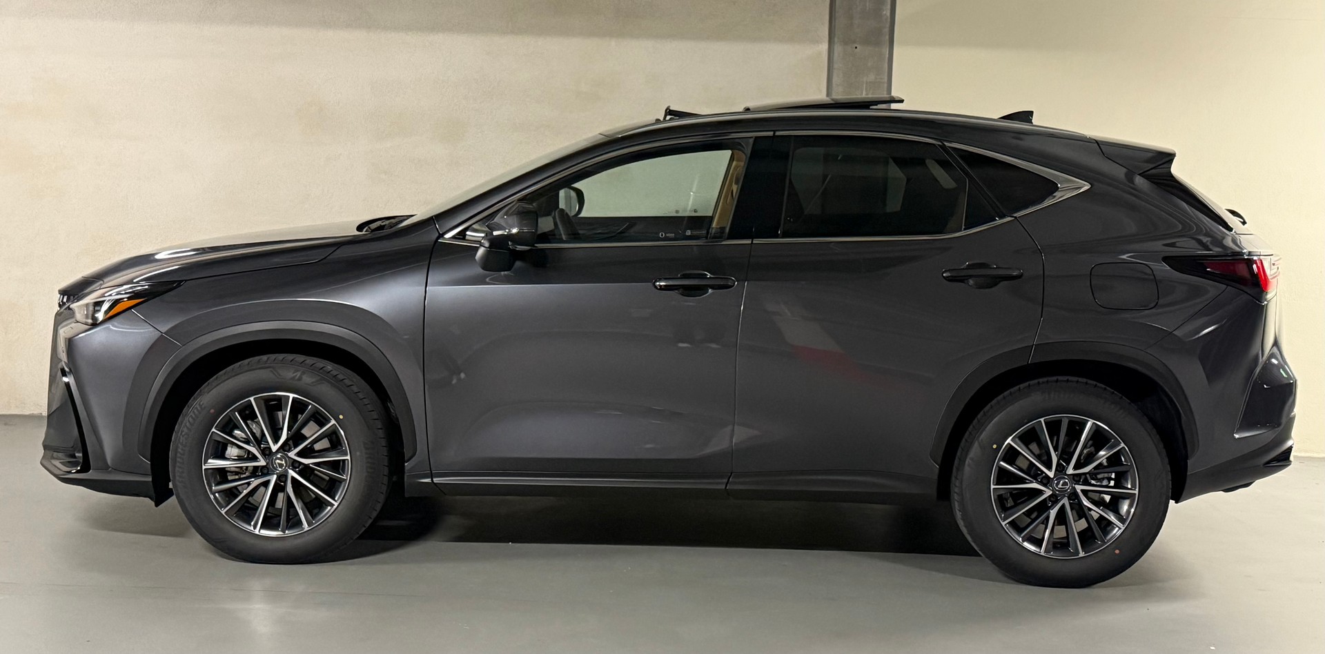 LEXUS NX 450h+ E-FOUR Comfort-showroom-element-2