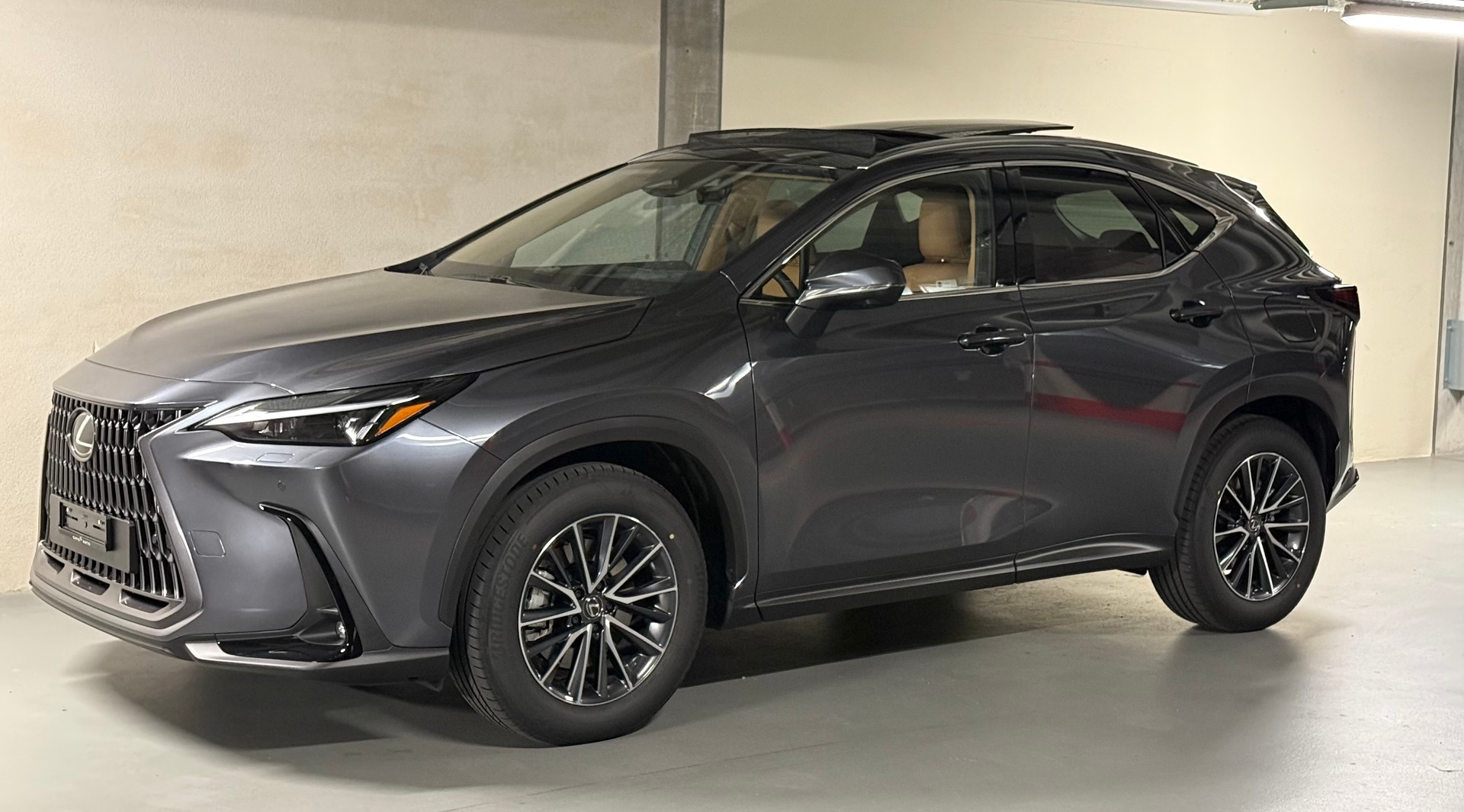 LEXUS NX 450h+ E-FOUR Comfort-showroom-element-1
