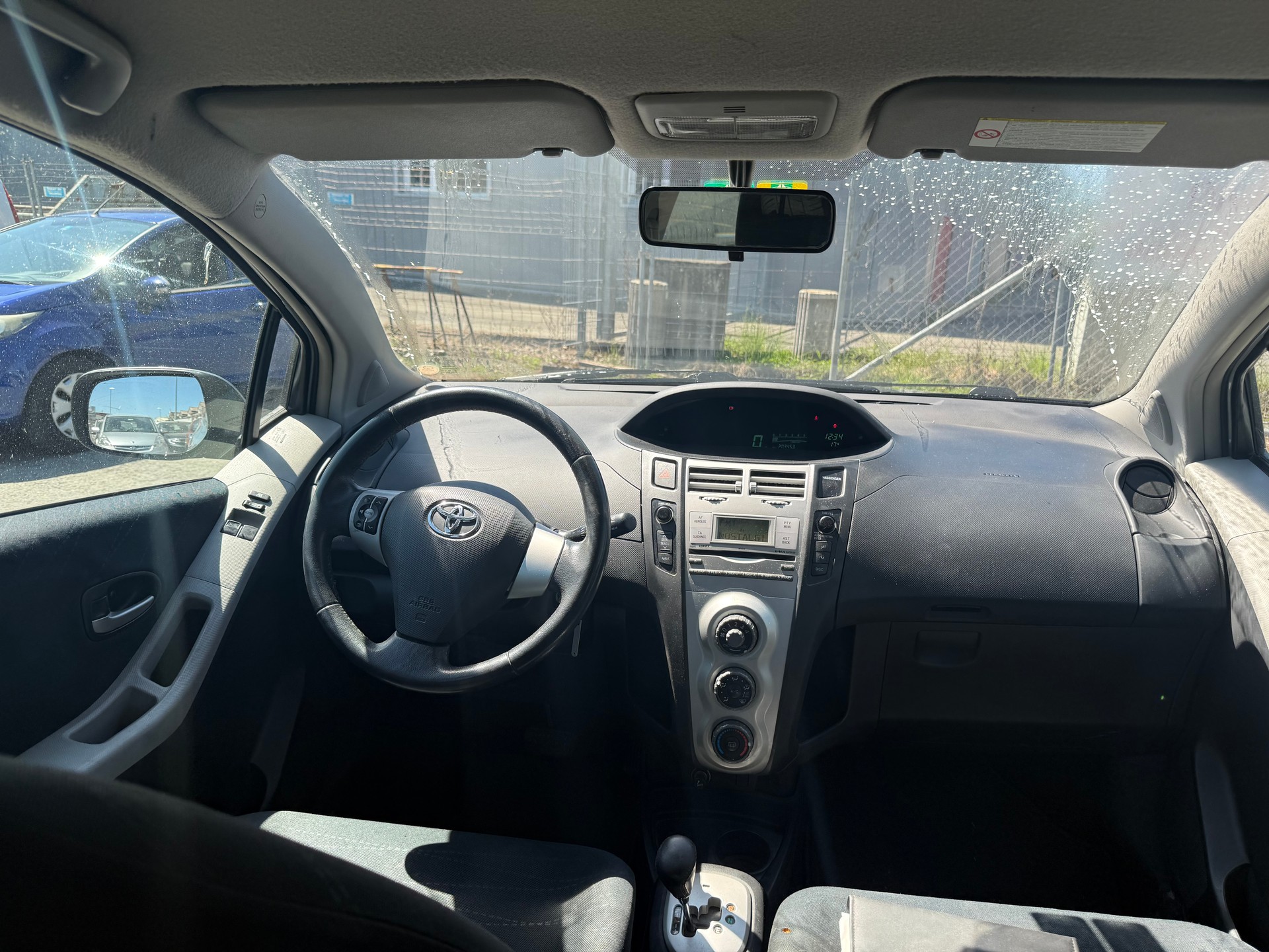 TOYOTA Yaris 1.3 Chic Multimode-image-7