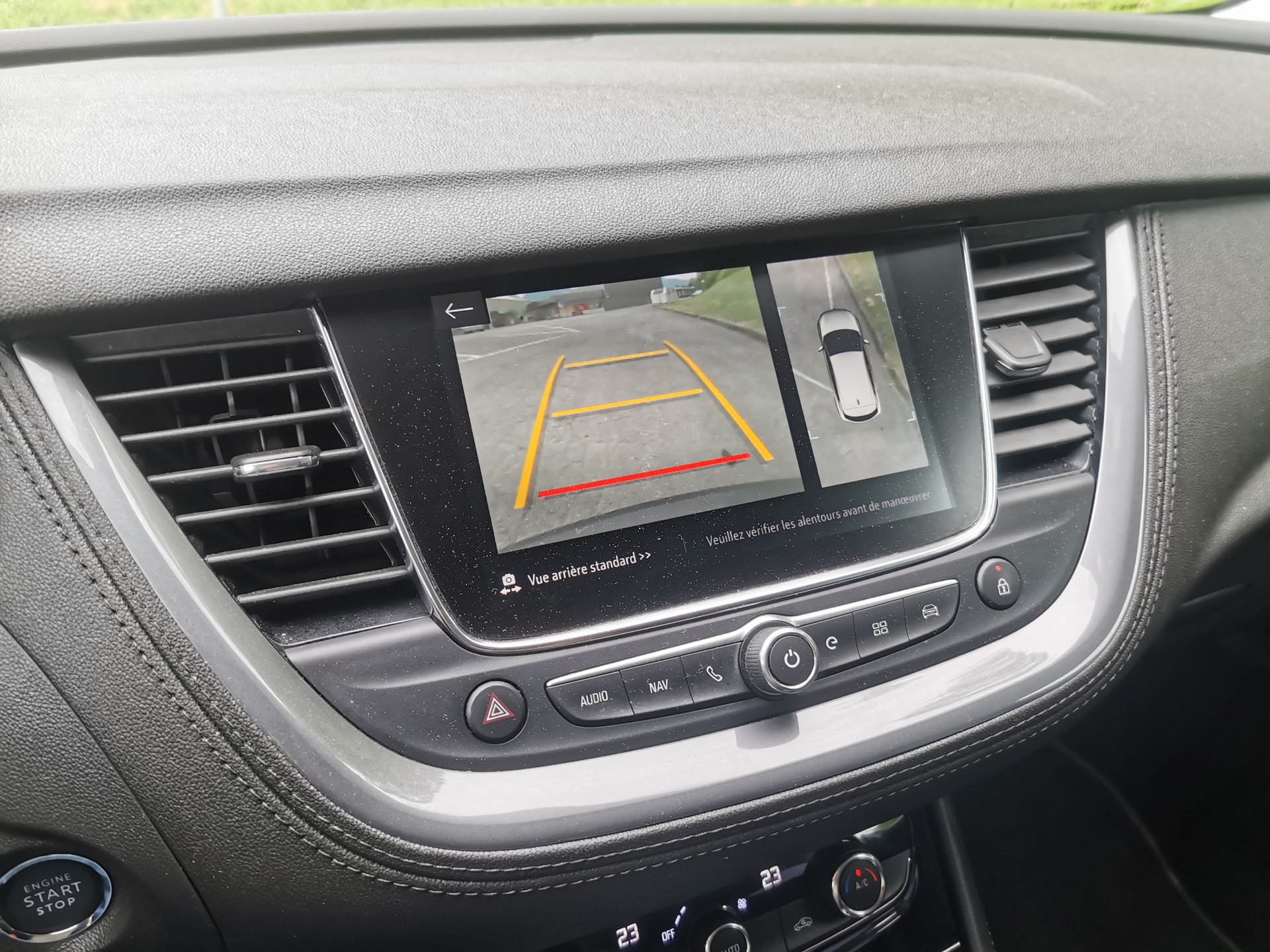 OPEL Grandland X 1.6 Hybrid4 Excellence Automatik-image-10
