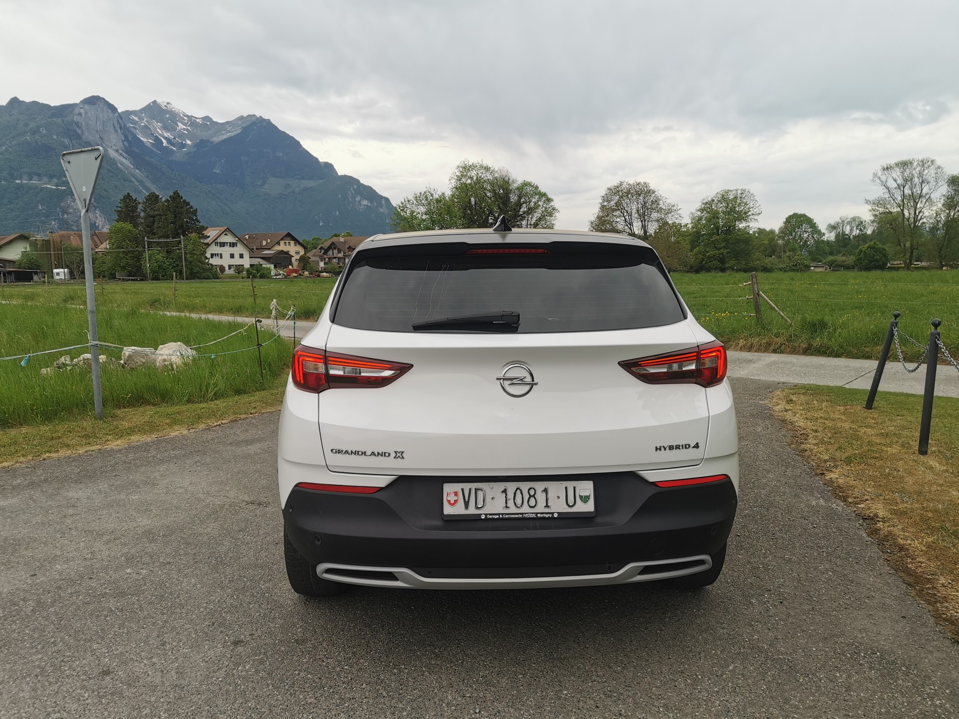 OPEL Grandland X 1.6 Hybrid4 Excellence Automatik-image-5
