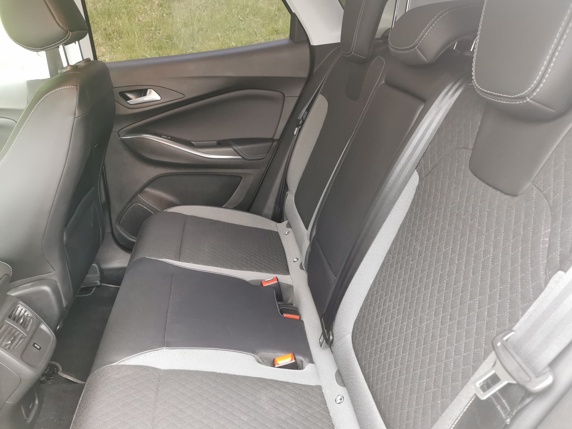 OPEL Grandland X 1.6 Hybrid4 Excellence Automatik-image-7