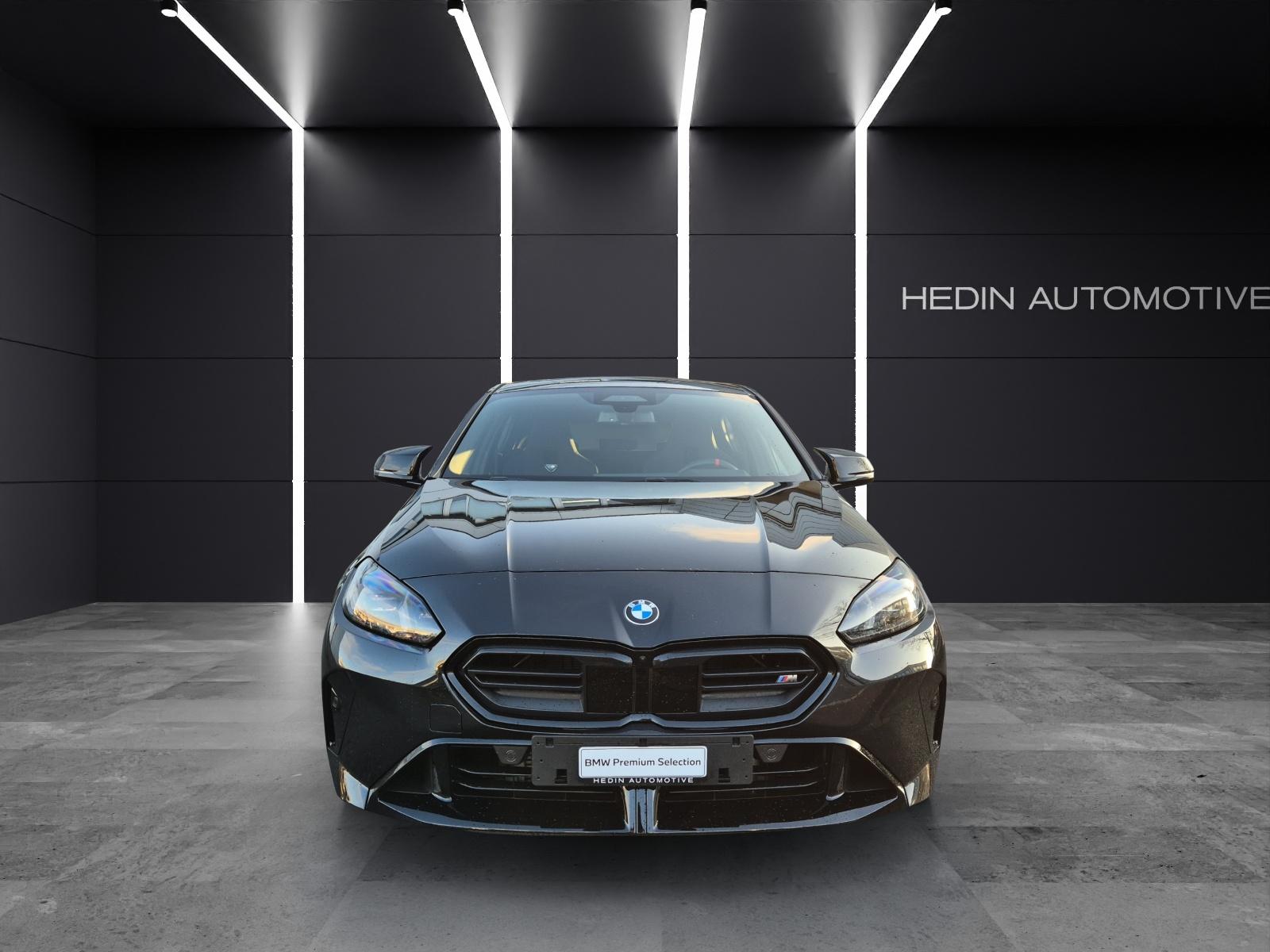 BMW M135i xDrive-showroom-element-3