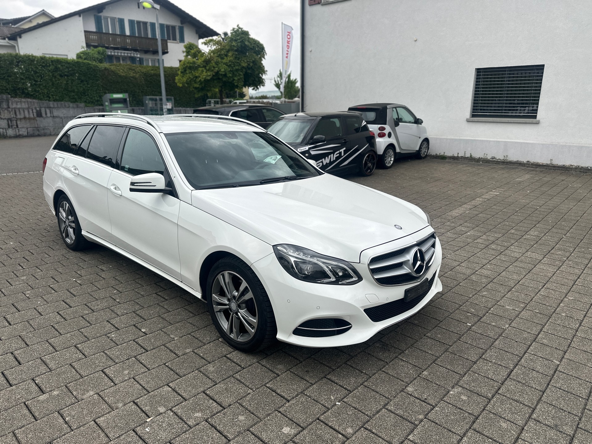 MERCEDES-BENZ E 220 CDI Avantgarde 7G-Tronic-image-7
