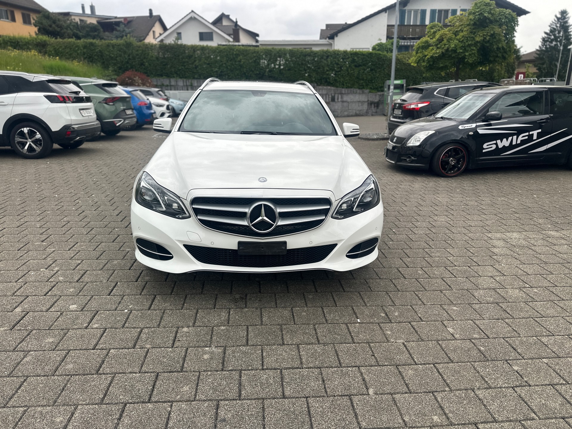 MERCEDES-BENZ E 220 CDI Avantgarde 7G-Tronic-image-19
